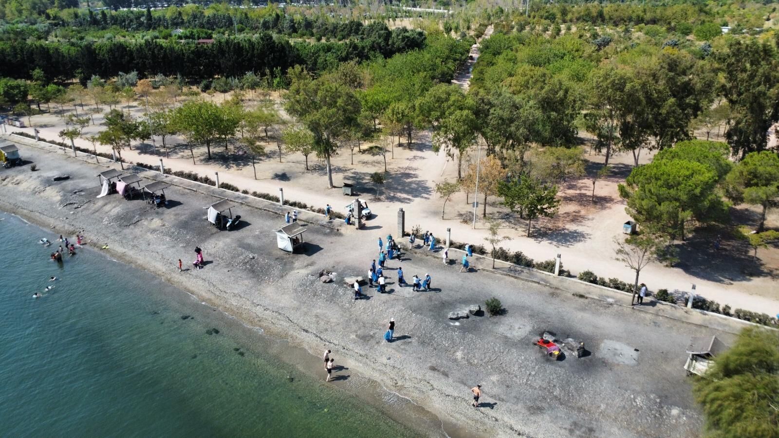 İzmir’de parklarda örnek dayanışma