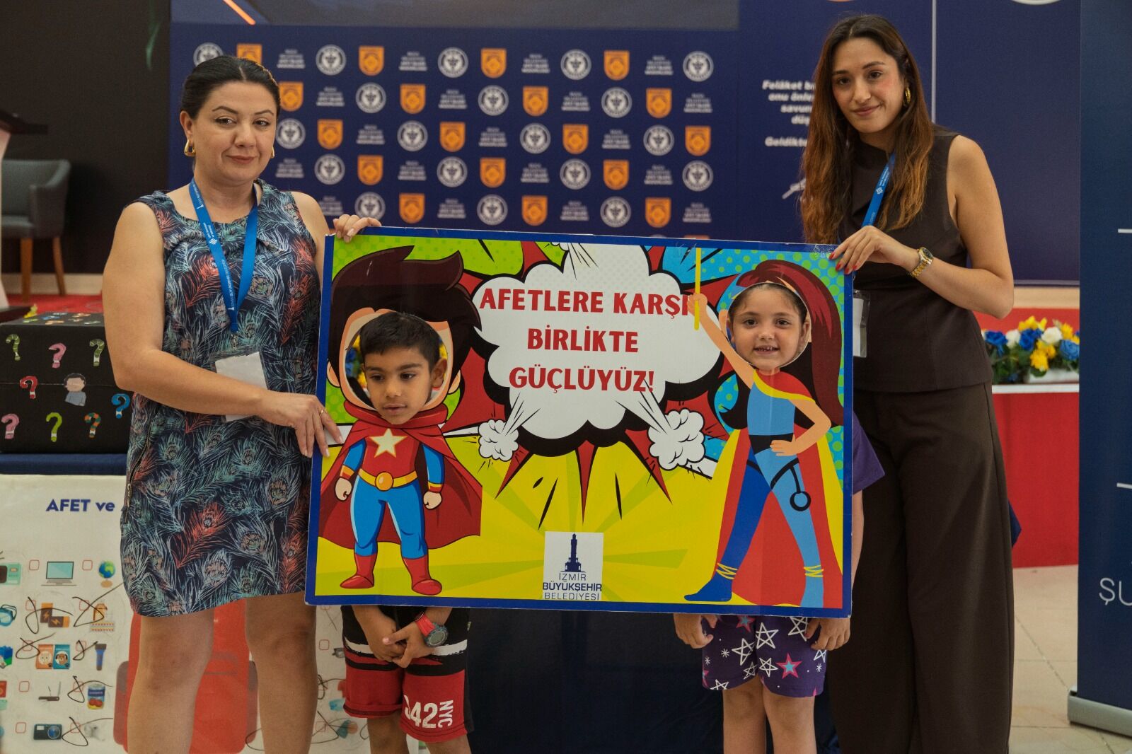 İzmir Büyükşehir Belediyesi, afetlere karşı bilinçli nesiller yetiştirmek amacıyla okul öncesi çocuklara yönelik eğitim çalışmalarını sürdürüyor.
