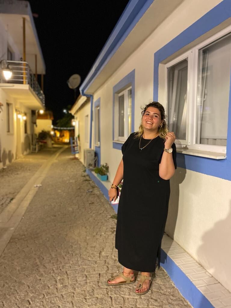 İzmir Büyükşehir Belediyesi Eşrefpaşa Hastanesi’nde görev yapan Diyetisyen Dilara Demirkan, yıllardır mücadele ettiği fazla kilolarından kurtularak dikkat çekici bir başarı hikâyesine imza attı.