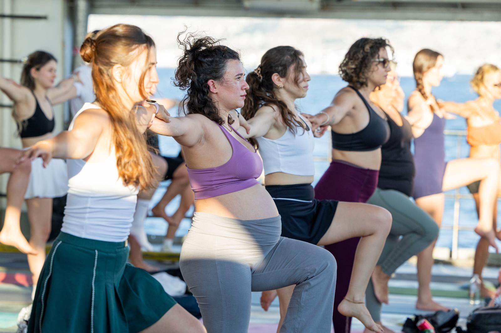 21 Haziran Dünya Yoga Günü kapsamında düzenlenen İzmir Yoga Festivali etkinlikleri kapsamında, İzmir Körfezi bu kez sıra dışı bir buluşmaya ev sahipliği yaptı.