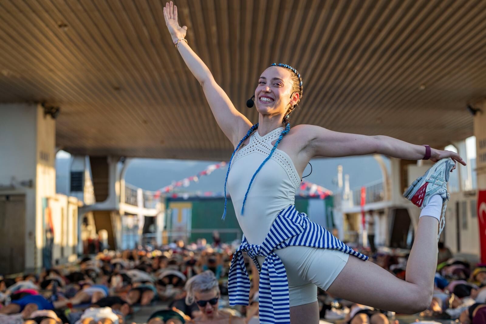 221 Haziran Dünya Yoga Günü kapsamında düzenlenen İzmir Yoga Festivali etkinlikleri kapsamında, İzmir Körfezi bu kez sıra dışı bir buluşmaya ev sahipliği yaptı.