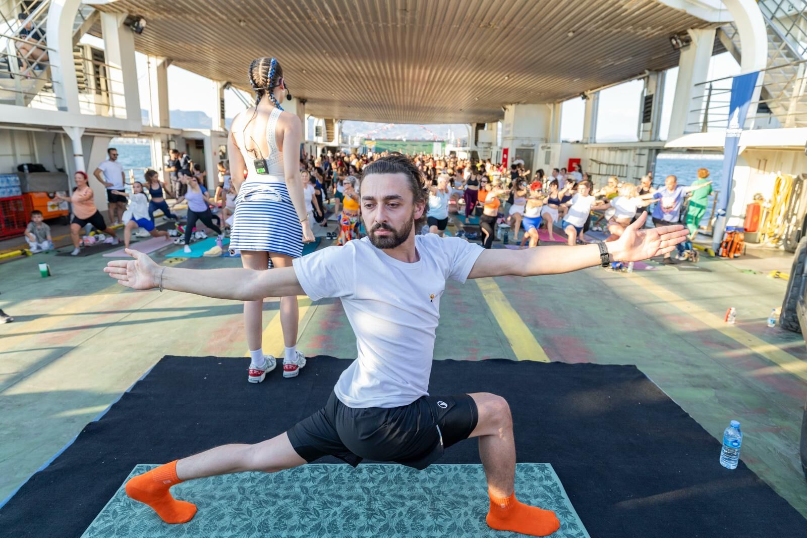 21 Haziran Dünya Yoga Günü kapsamında düzenlenen İzmir Yoga Festivali etkinlikleri kapsamında, İzmir Körfezi bu kez sıra dışı bir buluşmaya ev sahipliği yaptı.