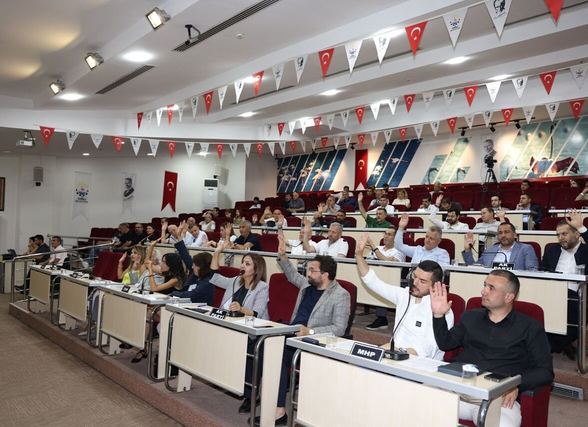 Çiğli Meclisi’nde çöp suyu tartışması-1