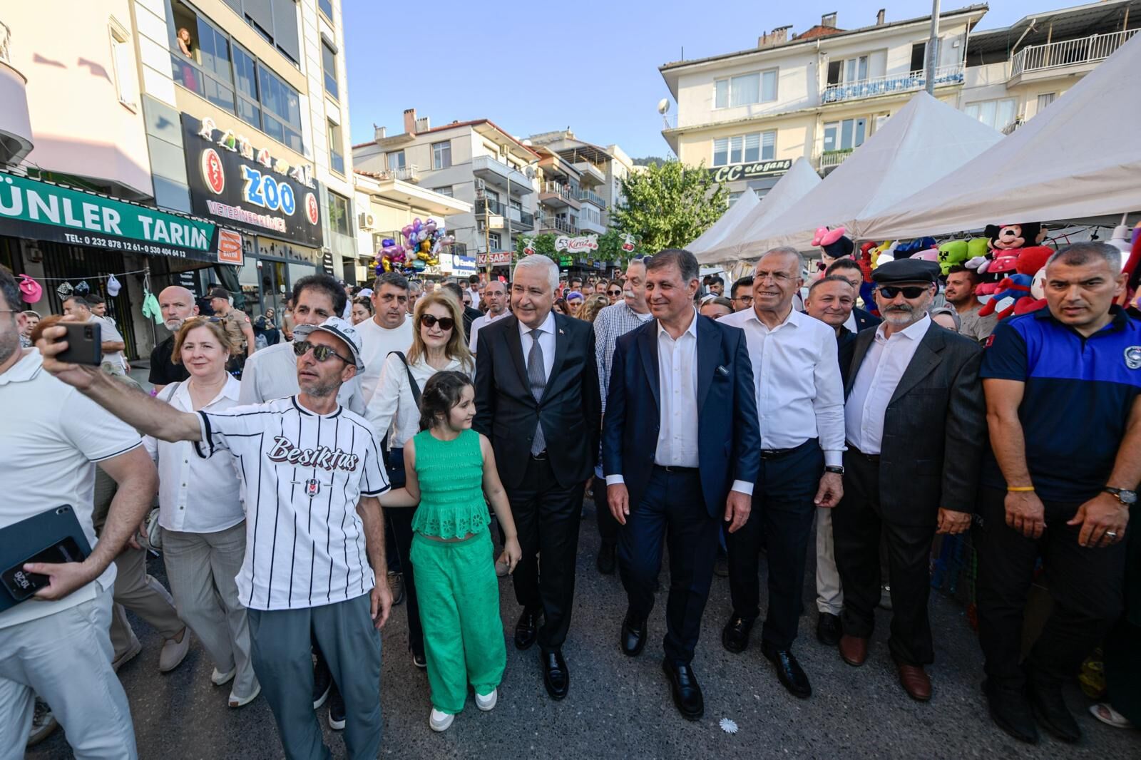 Kemalpaşa’da Altın Kiraz coşkusu: Tugay gençlere seslendi