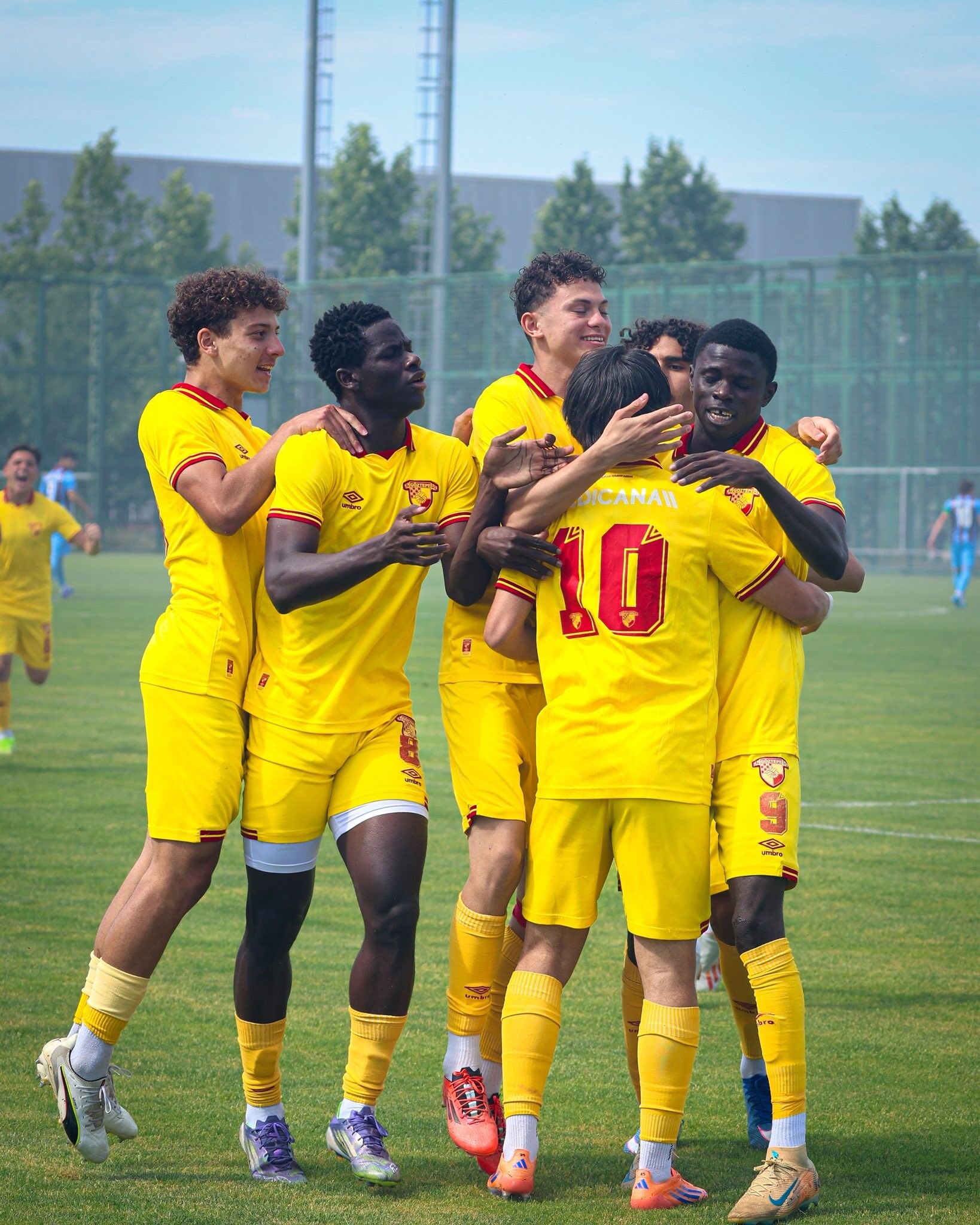 Göztepe’nin gençleri dikkat çekti