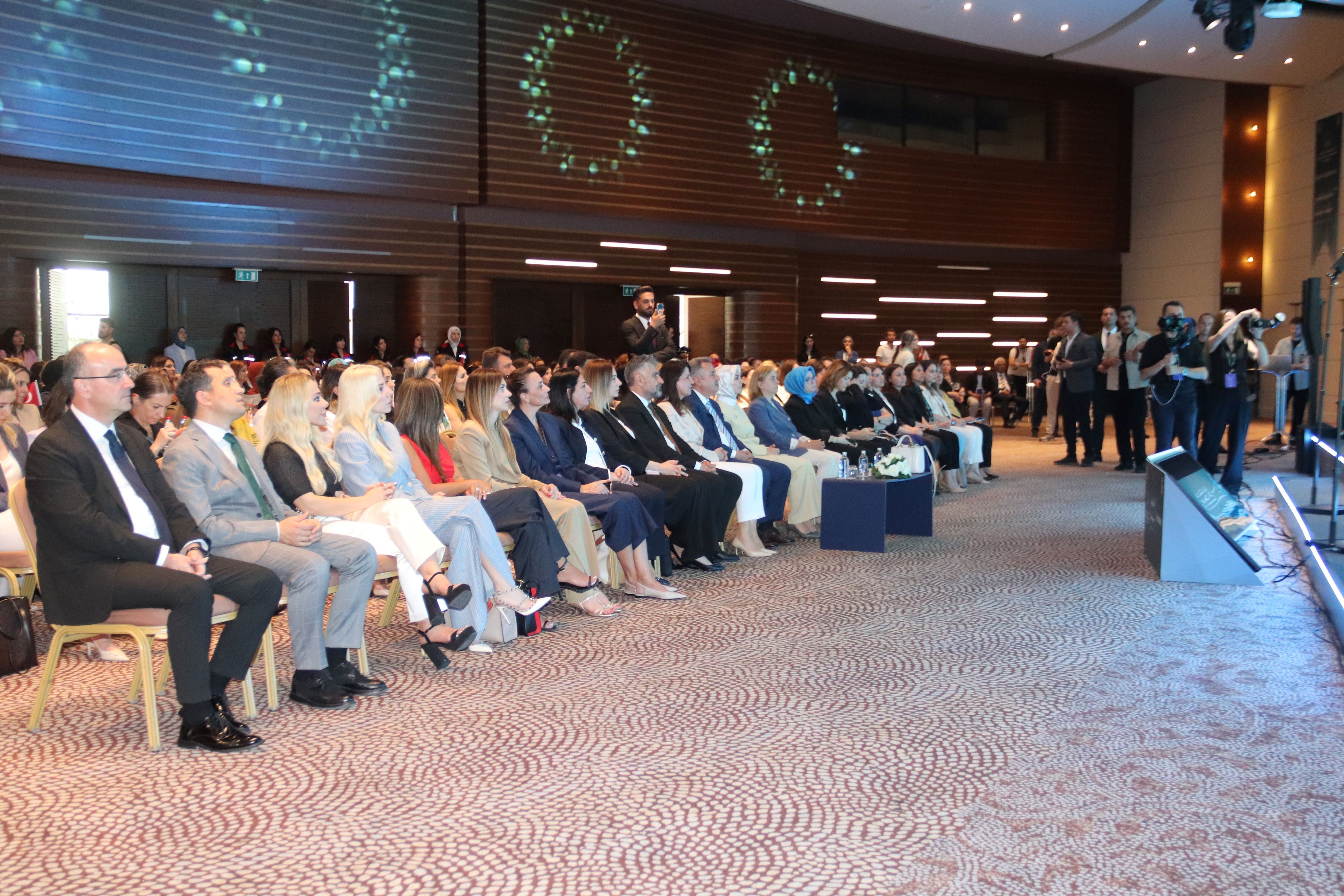 Aile Ve Sosyal Hizmetler Bakanı Mahinur Özdemir Göktaş, İ (3)