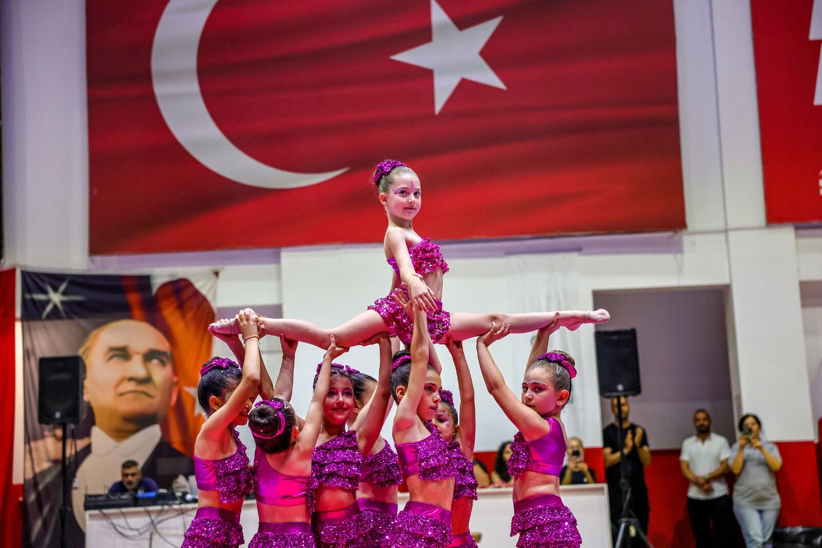 Bayraklili Kursi̇yerlerden Yil Sonu Gösteri̇si̇ (1)