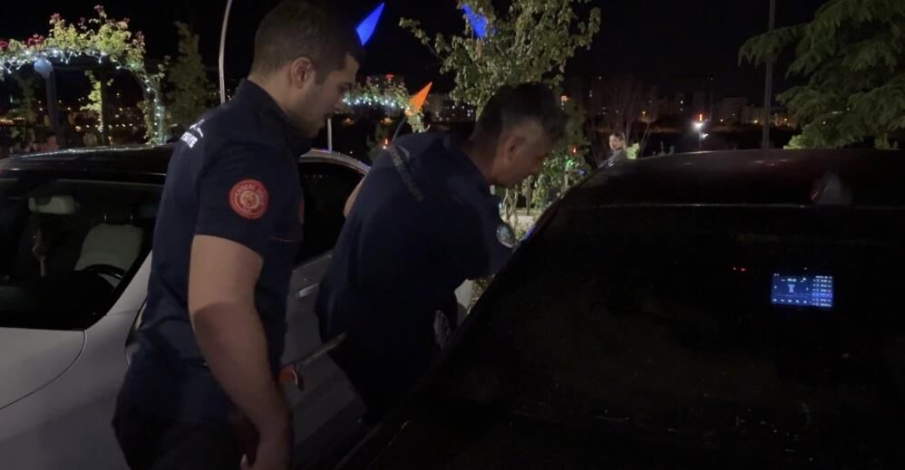 Bebeğini Arabada Unuttu (2)
