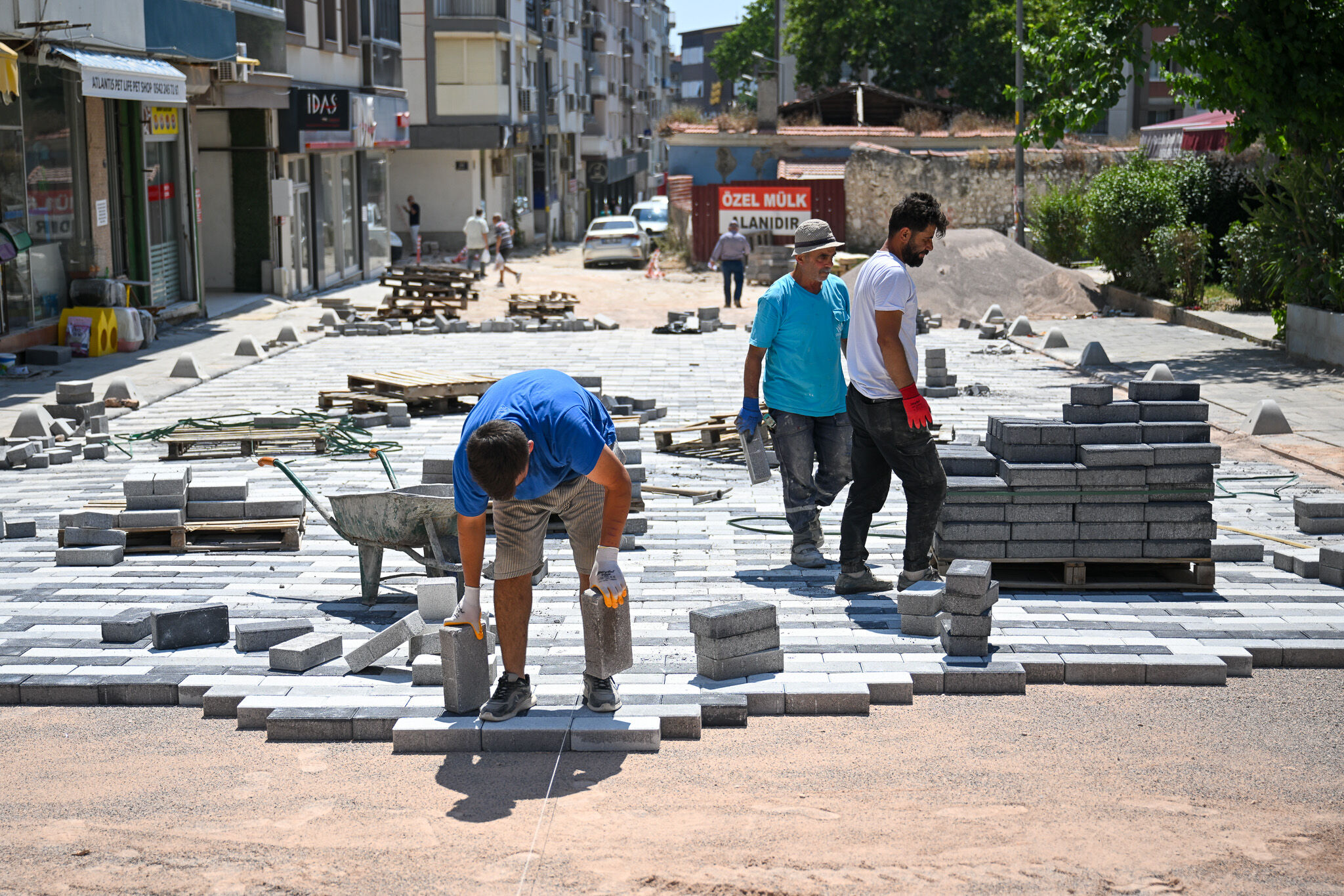 Bornova Belediyesi, Tarihi Çarşı Ve Köşkler Bölgesi’nde Üstyapı Ve Kentsel Estetik Çalışmalarını Hızlandırdı (2)