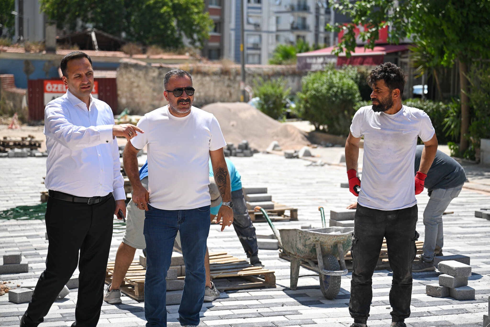 Bornova Belediyesi, Tarihi Çarşı Ve Köşkler Bölgesi’nde Üstyapı Ve Kentsel Estetik Çalışmalarını Hızlandırdı (4)