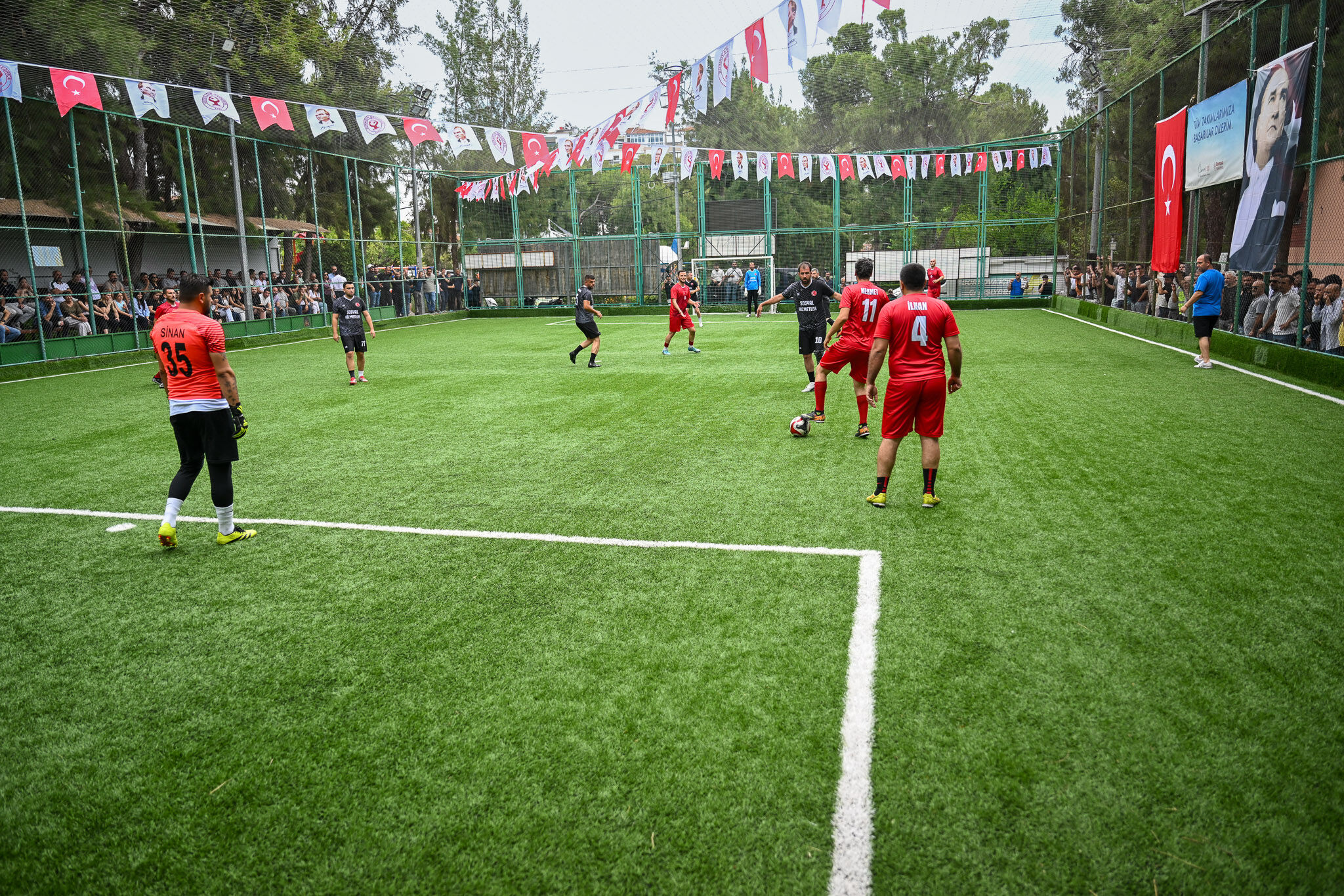 Bornova’da Düzenlenen Birimler Arası Halı Saha Futbol Turnuvası, Kurum Içi Dayanışmayı Güçlendiren Ve Dostluk Vurgusuyla Öne Çıkan Final Karşılaşmasıyla Sona Erdi. (6)
