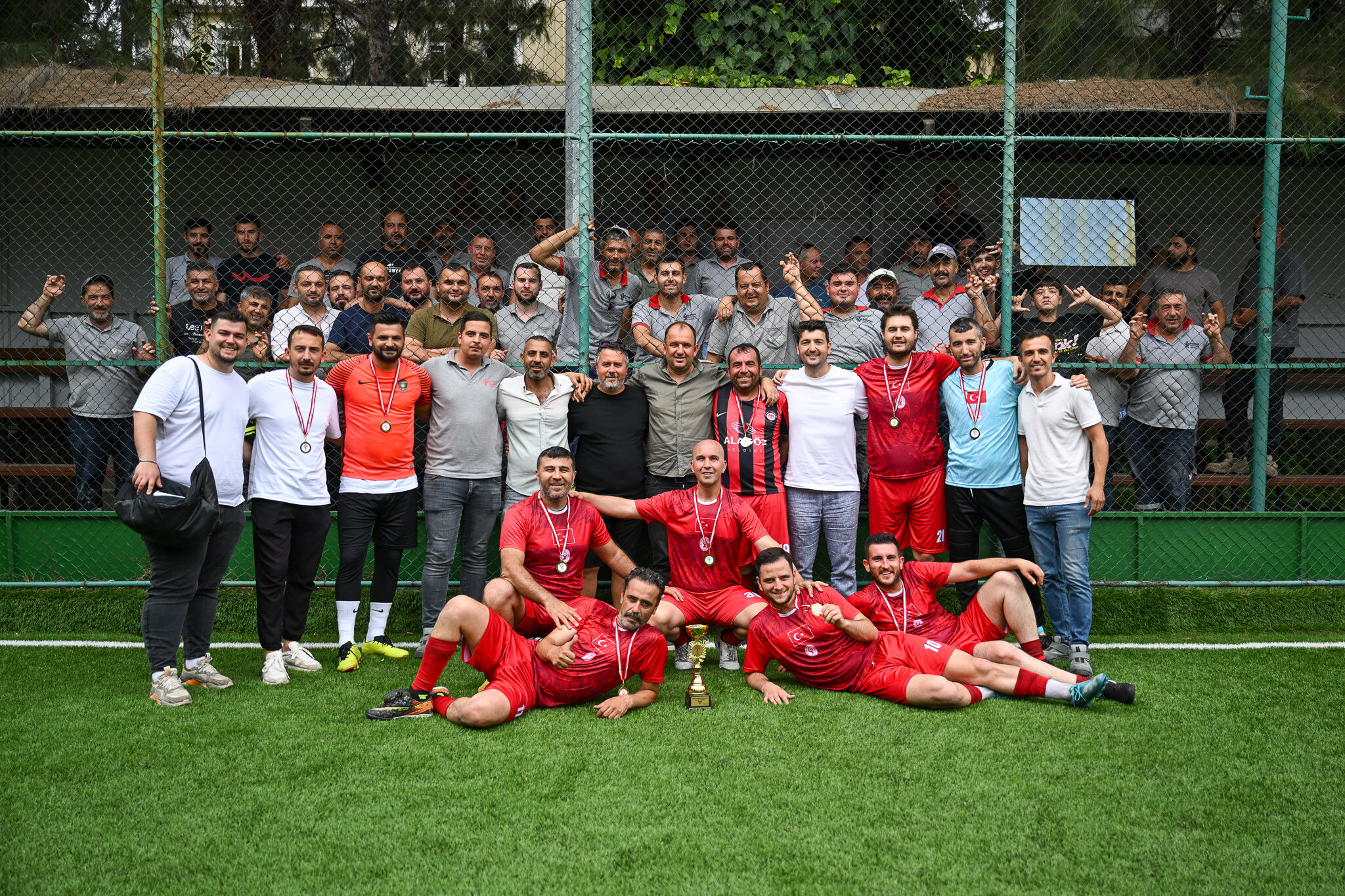 Bornova’da Düzenlenen Birimler Arası Halı Saha Futbol Turnuvası, Kurum Içi Dayanışmayı Güçlendiren Ve Dostluk Vurgusuyla Öne Çıkan Final Karşılaşmasıyla Sona Erdi. (7)