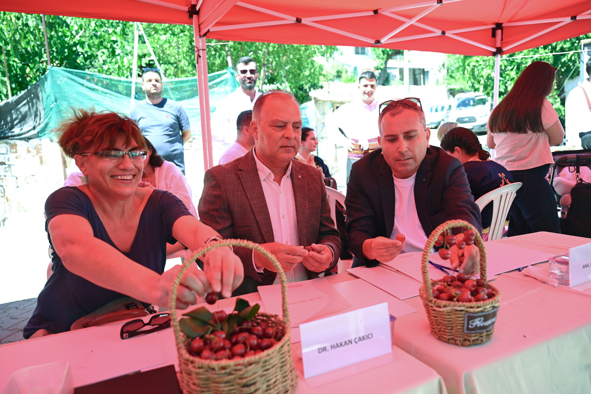 Bornova’da Düzenlenen Kiraz Festivali, Beşyol Mahallesi’nde Üretim, Dayanışma Ve Eğlenceyi Bir Araya Getirerek Binlerce Kişiyi Buluşturdu (1)