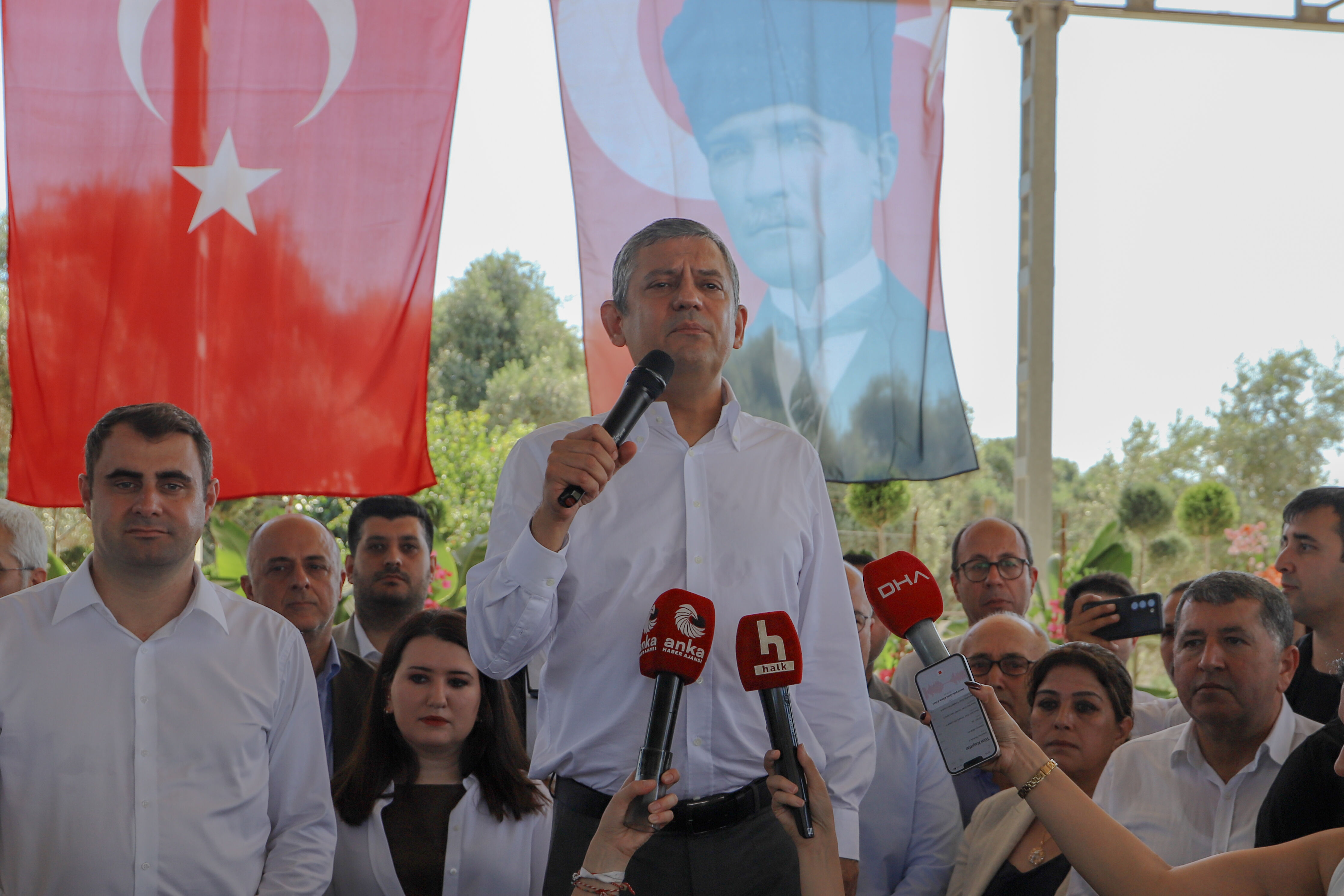 Cumhuriyet Halk Partisi (Chp) Meclis Grup Başkanı Özgür Özel, İzmir'deki Küçük Menderes Havzası Ziyaretlerinin Ilk Durağında Bayındır Ilçesini Ziyaret Etti (7)