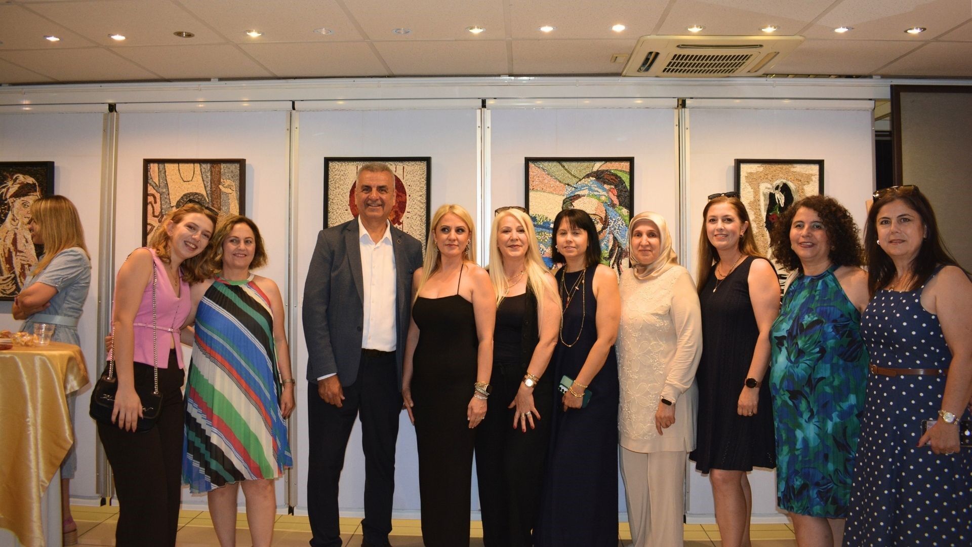 Ege Üniversitesi’ne Bağlı Etnografya Müzesi, Zeytindalı Sanat Evi Öğrencilerinin Bir Yıl Boyunca Hazırladığı Karma Sergiye Ev Sahipliği Yaptı (1)
