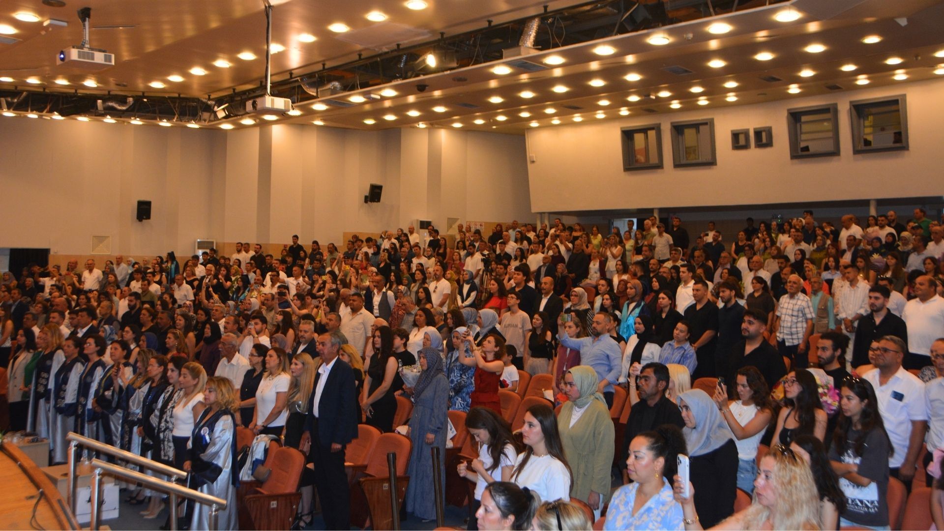 Eü Sağlıkbilimlerifakmezunlarınıuğurladı (7)