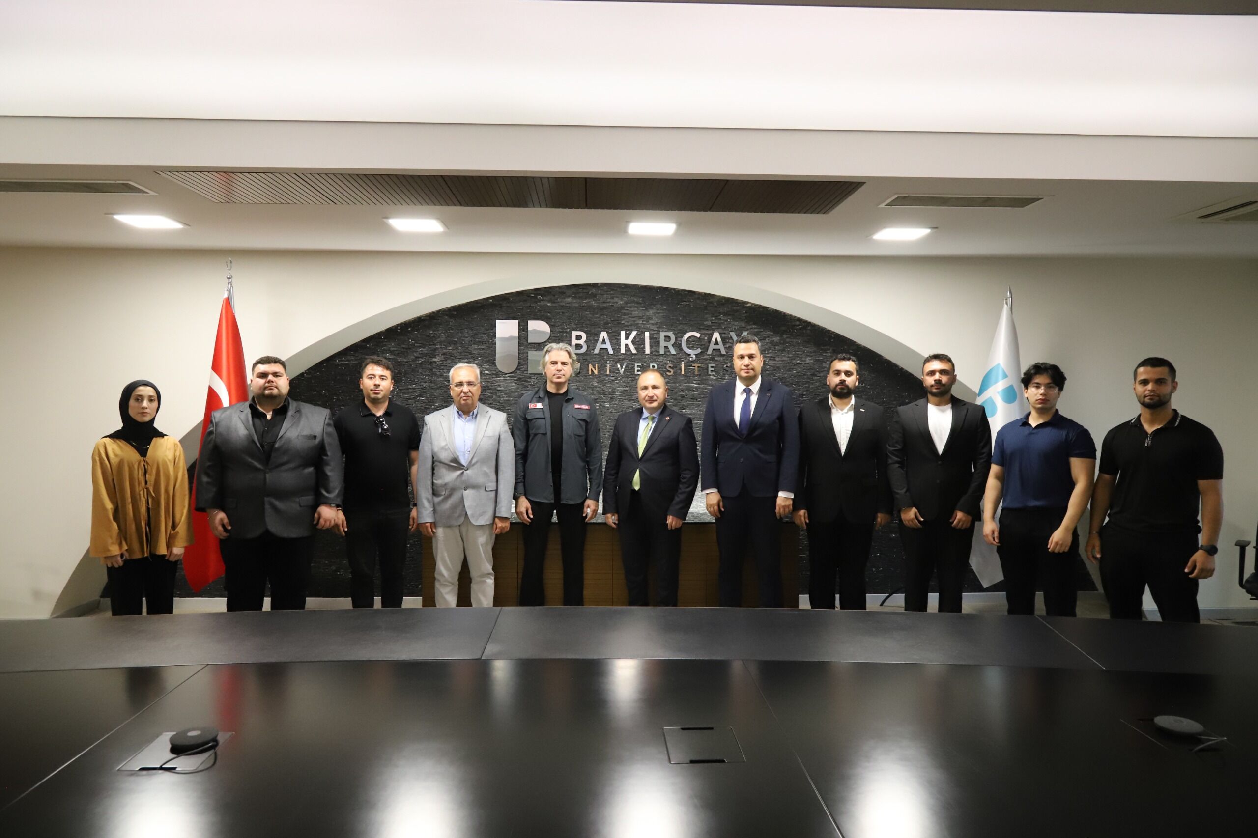 Kızılay ve Bakırçay Üniversitesi’nden öğrencilere destek eli