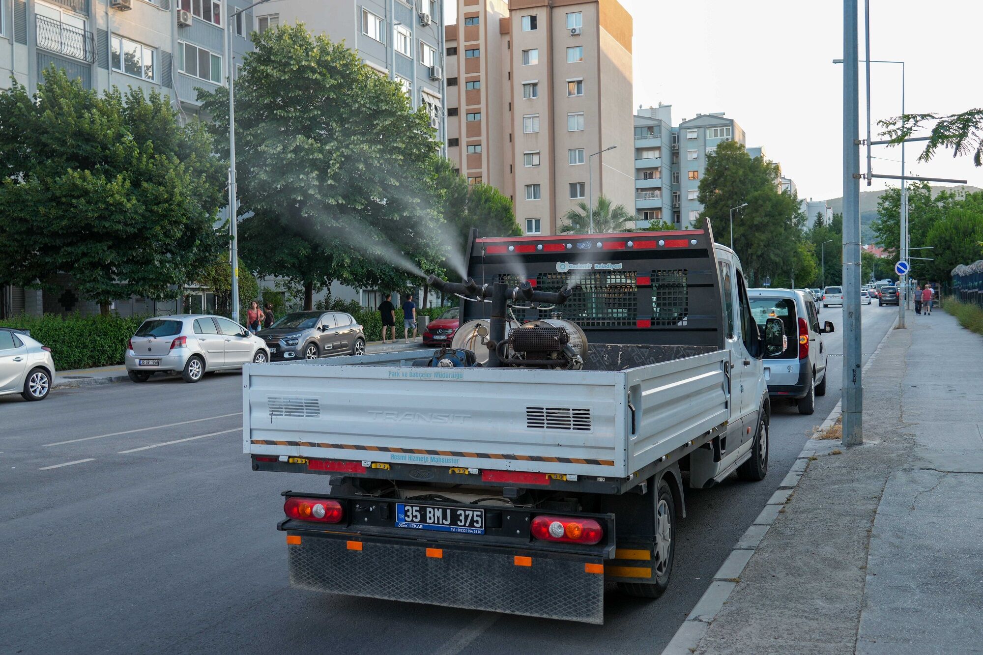 Gaziemir Belediyesi Ilaçlama Çalışmalarını Yoğun Tempoda Sürdürüyor (4)