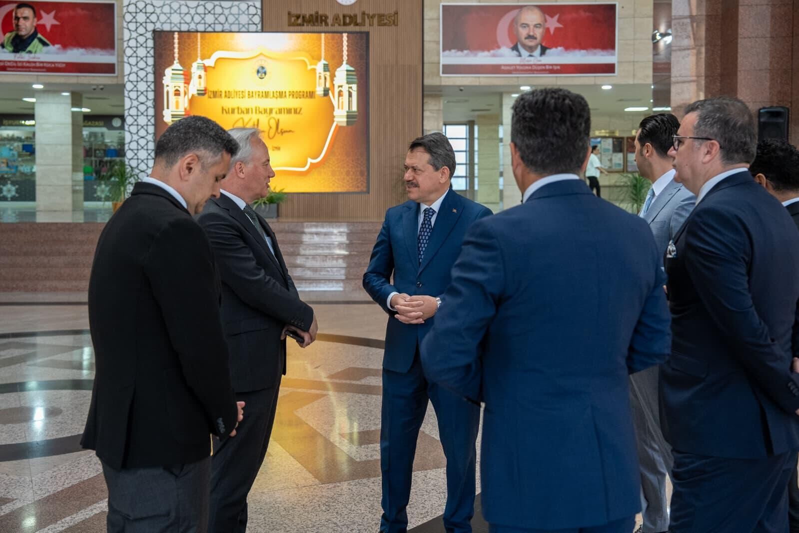 İzmir Adliyesi’nde Kurban Bayramı Öncesinde Geleneksel Bayramlaşma Programı Gerçekleştirildi (2)