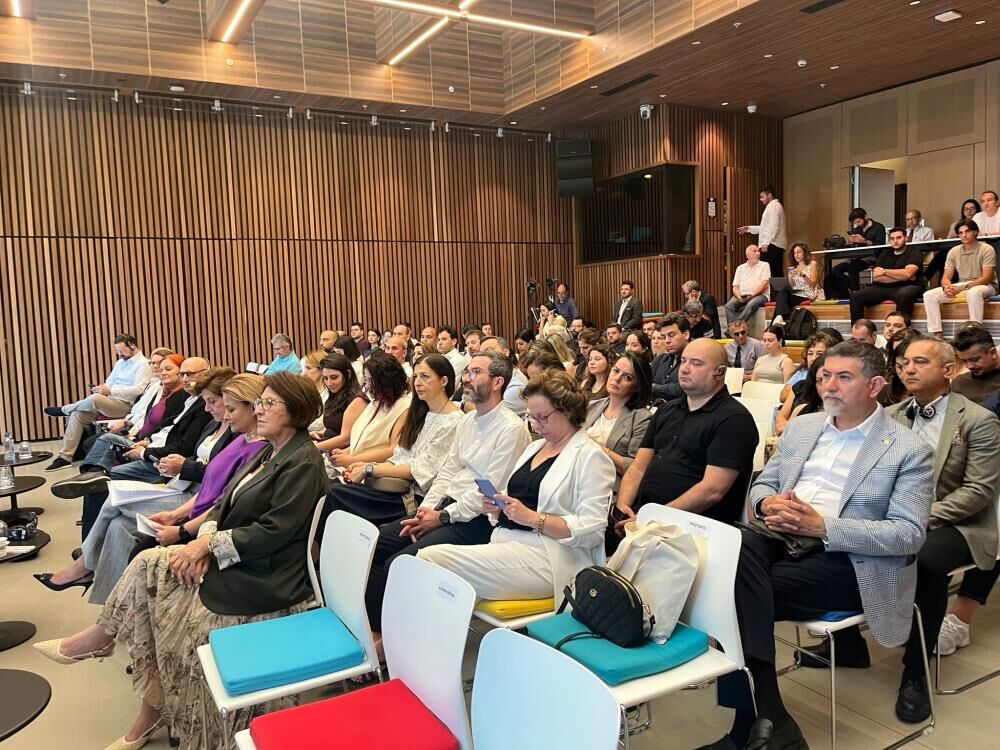 İzmir'de Yapay Zeka Masaya Yatırıldı (2)