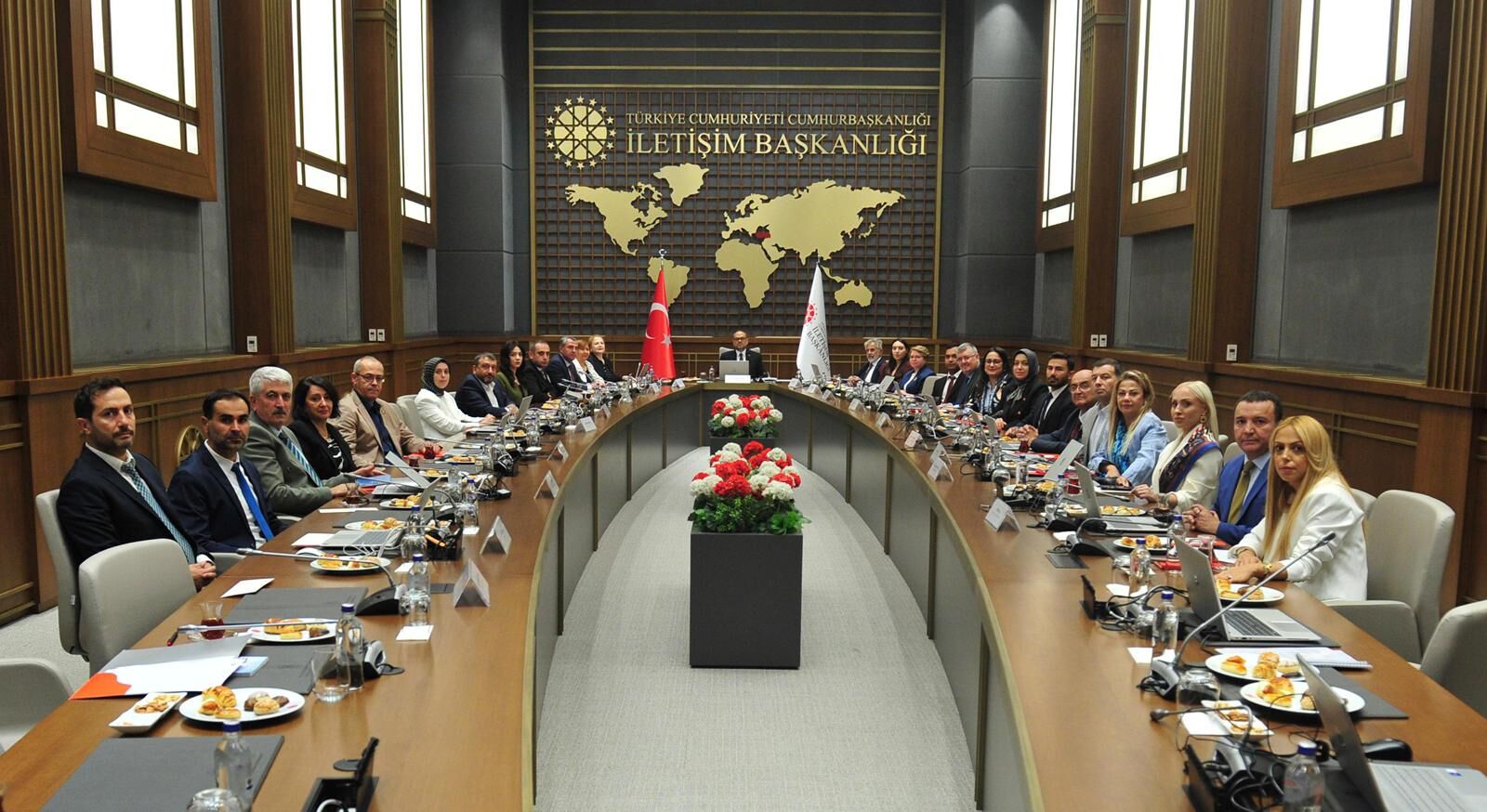 İzmi̇rli̇ 33 Gazeteci̇ye Basin Karti