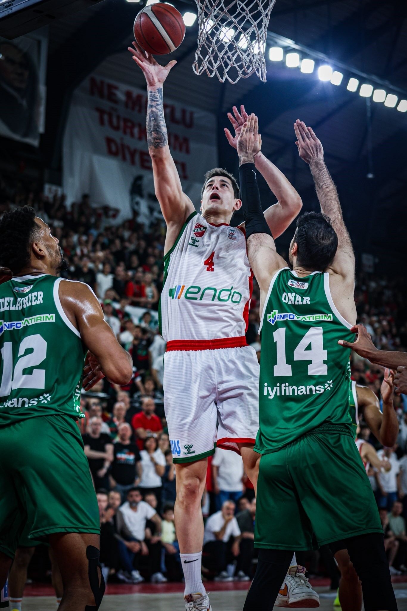 Karşıyaka Basketbol’da Yeni Sezon Öncesi Kadro Planlamaları Devam Ederken, Takımda Iki Önemli Ayrılık Yaşandı. (1)