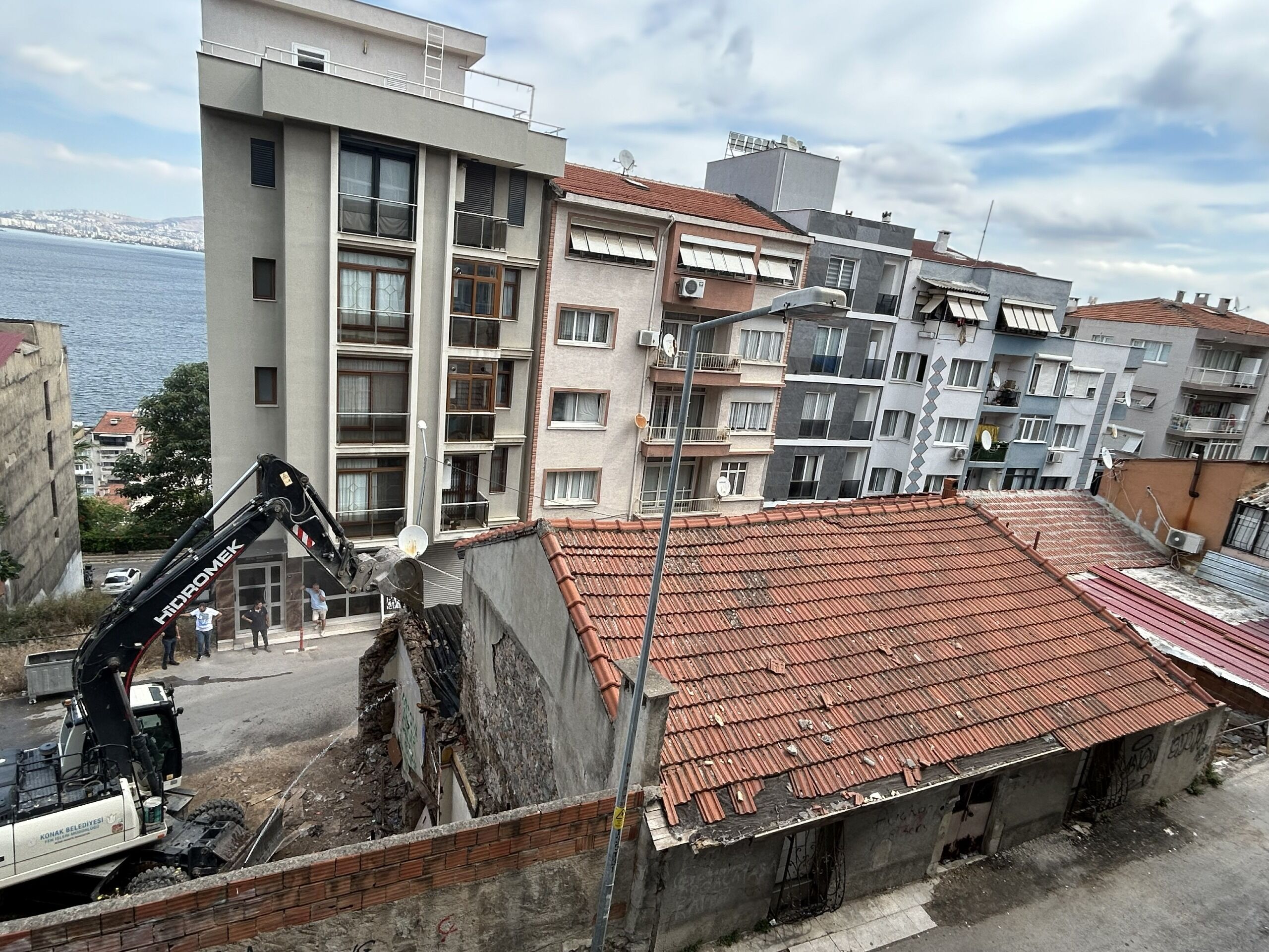 Konak’ta Metruk Bina Yıkımları Tam Gaz (4)