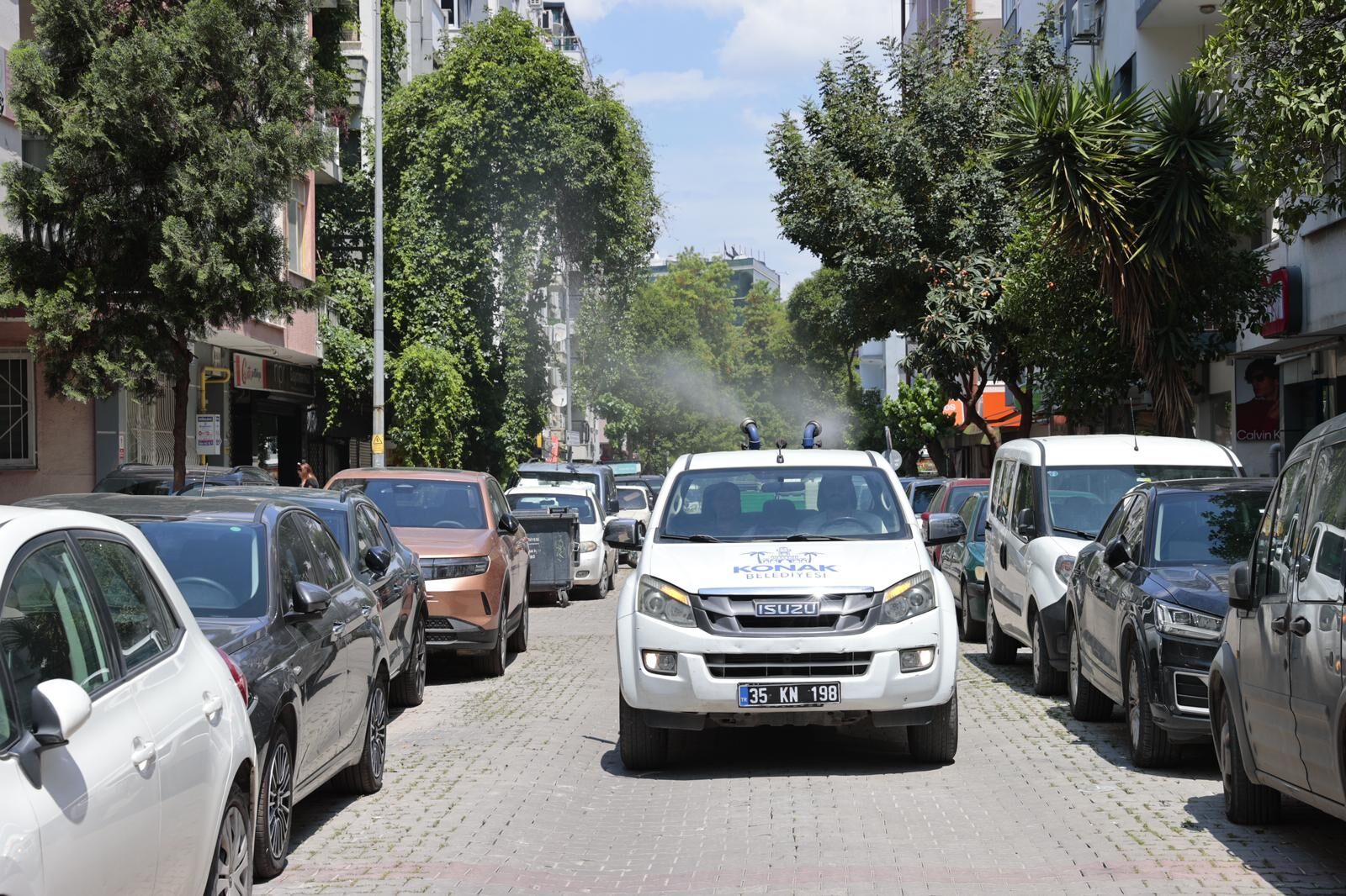 Konak’ta Sivrisineklere Karşı Ilaçlama Seferberliği Ekipler Her Gün Sahada! (1)