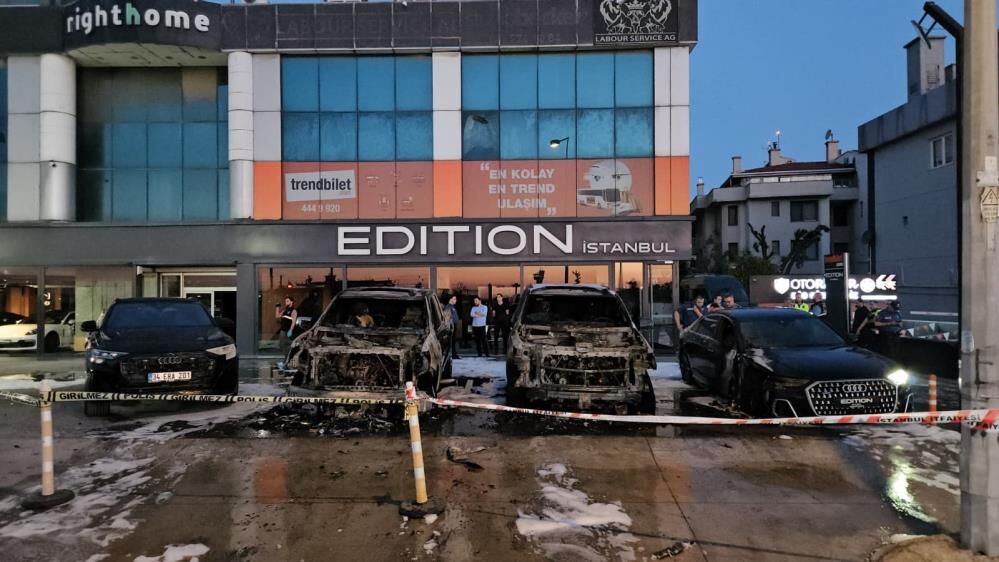 Lüks Galeride Kundaklama Şüphesi 50 Milyon Tl Kül Oldu! (2)