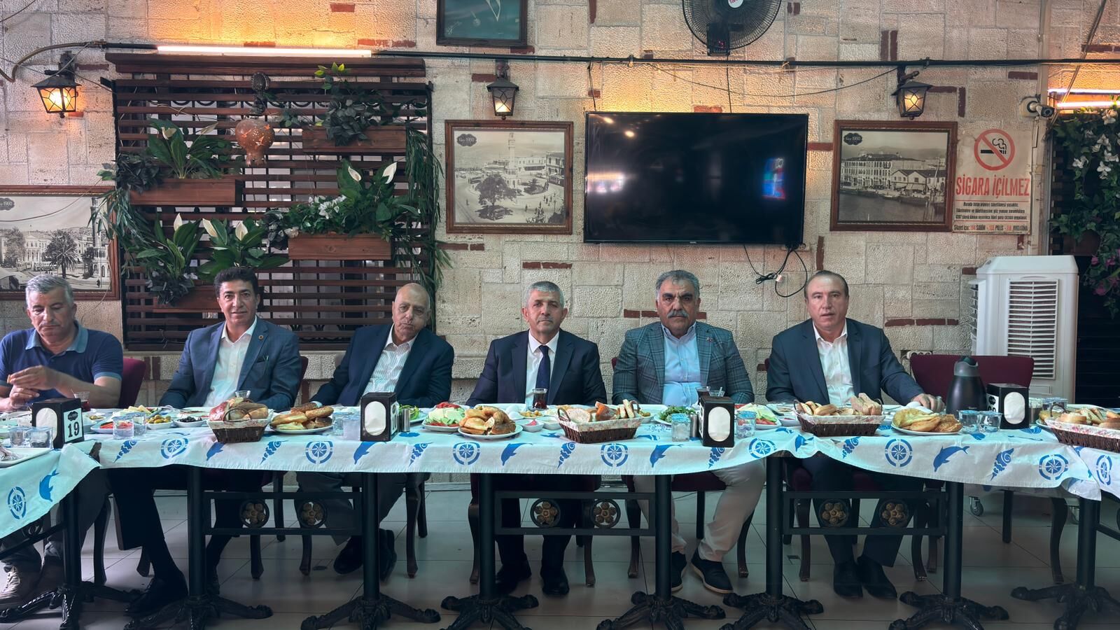 Milliyetçi Hareket Partisi (Mhp) İzmir İl Başkanlığı’nın Ev Sahipliğinde Düzenlenen Kahvaltı Programında, Farklı Federasyon, Konfederasyon, Vakıf Ve Derneklerin Temsilcileri Bir Araya Geldi (1)