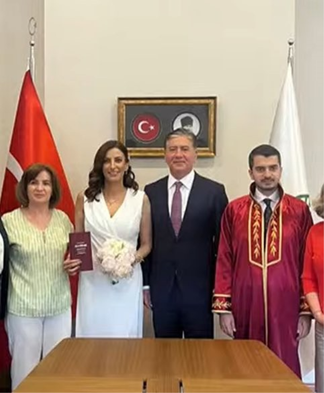 Türkiye Büyük Millet Meclisi (Tbmm), Siyaset Tarihinde Daha Önce Benzeri Görülmemiş Bir Nikah Törenine Ev Sahipliği Yaptı.