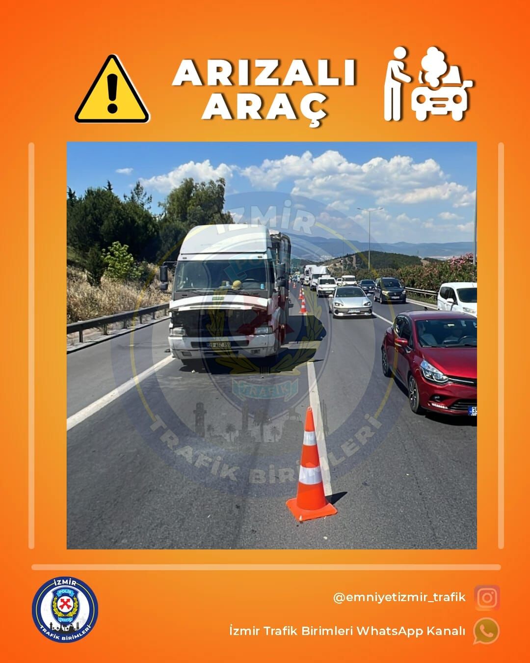 İzmir yönünde ilerleyen sürücüler için uyarı yapıldı. Otoyolda arızalanan bir çekici nedeniyle sağ şerit ulaşıma kapatılırken bölgede trafik yoğunluğu oluştu.
