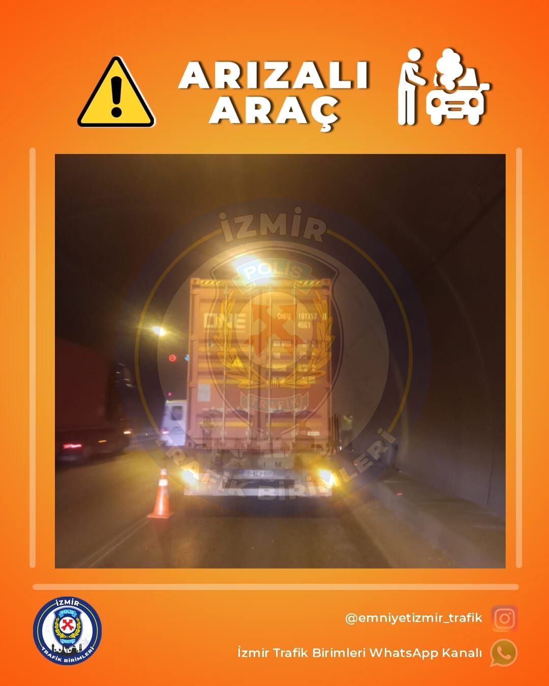 İzmir'de otoyol üzerinde seyir halinde olan bir çekici, tünel içerisinde arızalanarak yolun kapanmasına neden oldu.