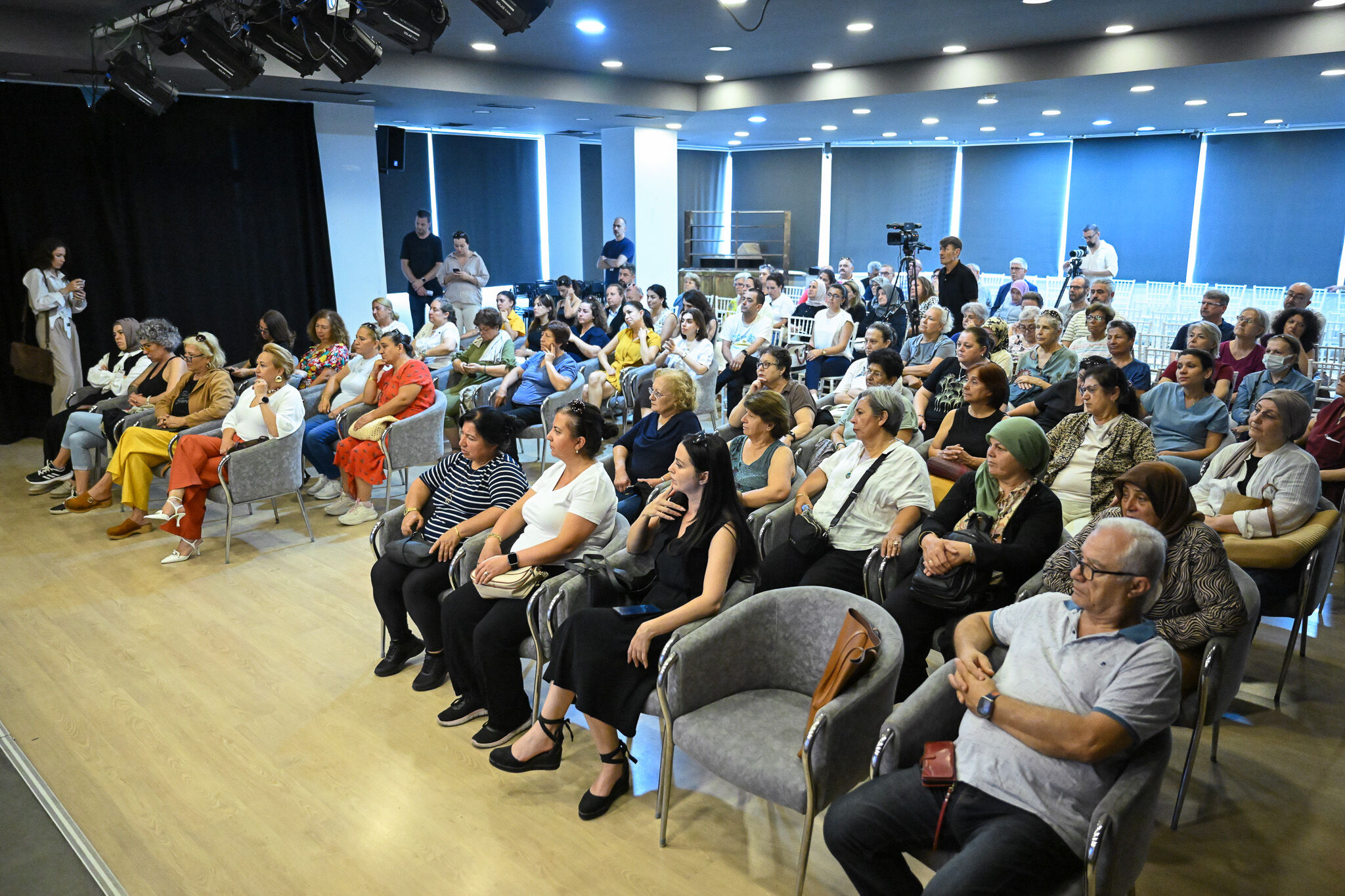Bornova Belediyesi ile Özel Ento Cerrahi Tıp Merkezi işbirliğinde düzenlenen “Horlama ve Uyku Apnesinde Güncel Yaklaşımlar” panelinde, horlama ve uyku apnesinin yalnızca bir yaşam alışkanlığı değil, ciddi sağlık sorunları olduğu vurgulandı.