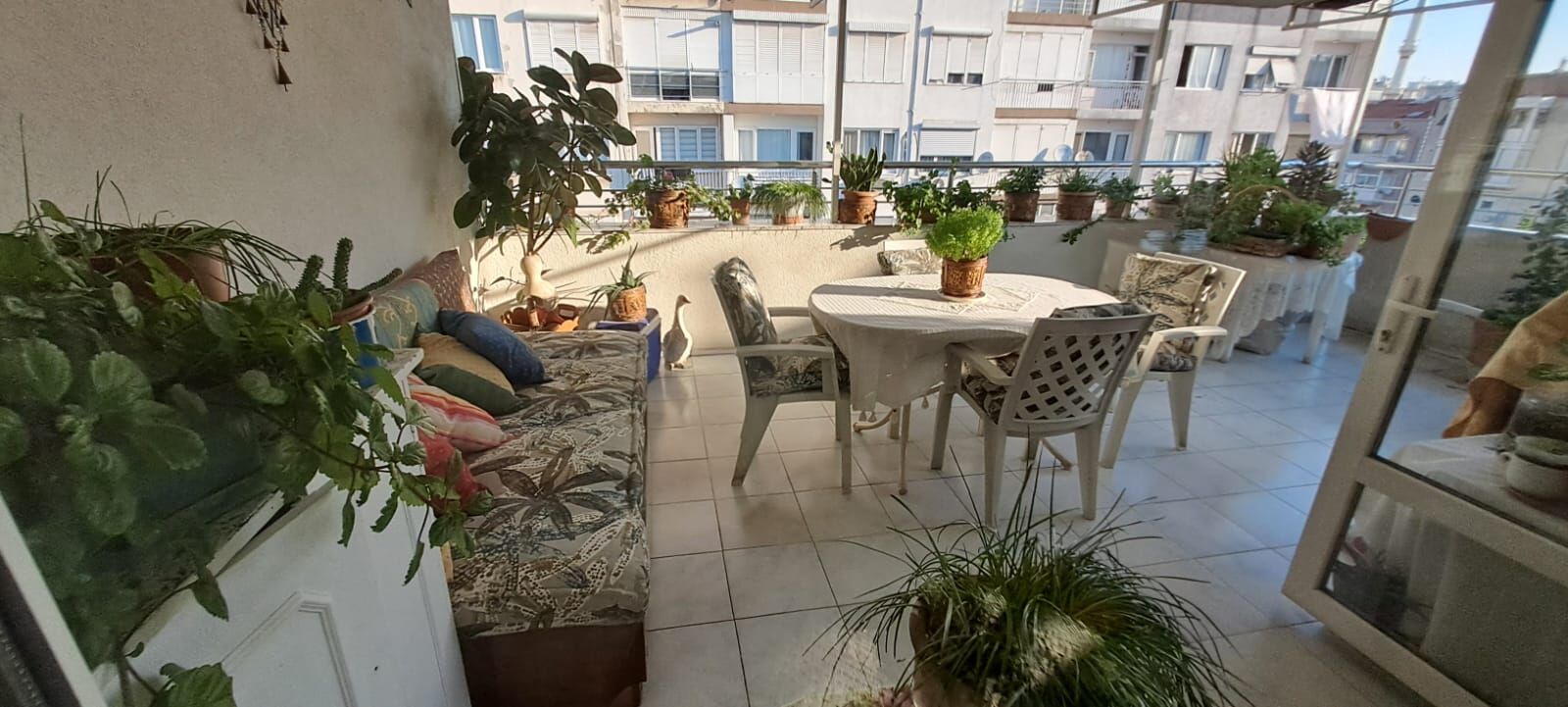 1. Olan Balkon