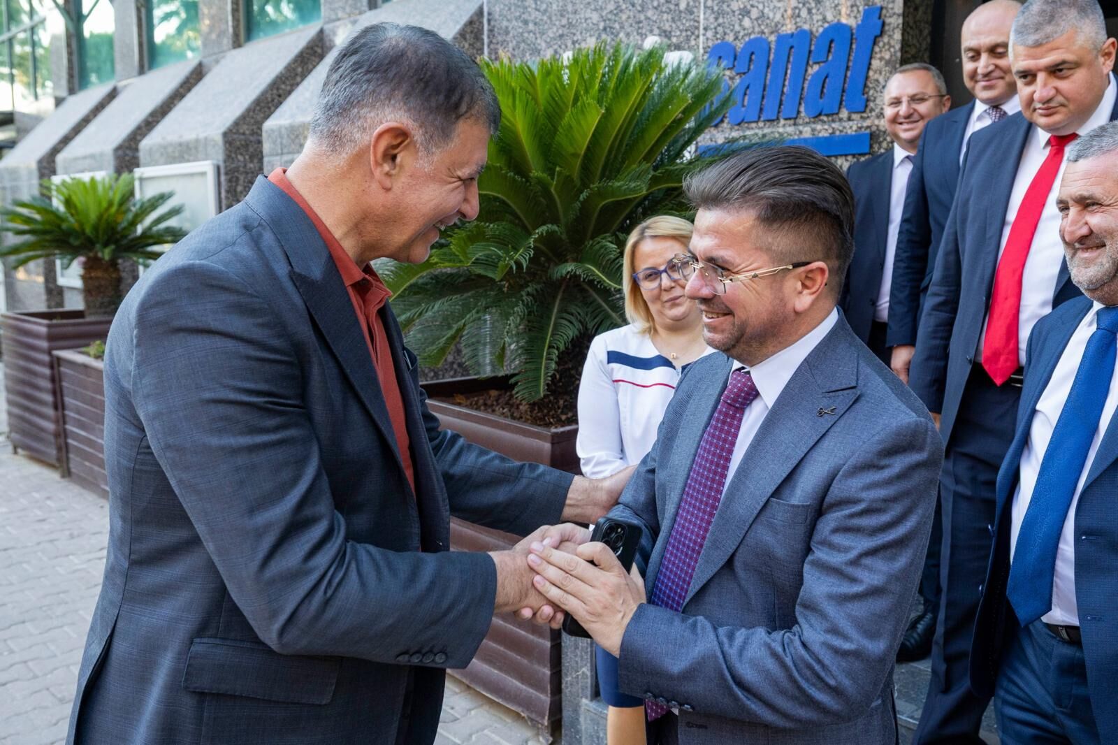 Başkan Tugay: Kardeş kent ilişkilerini ortak projelerle güçlendirelim