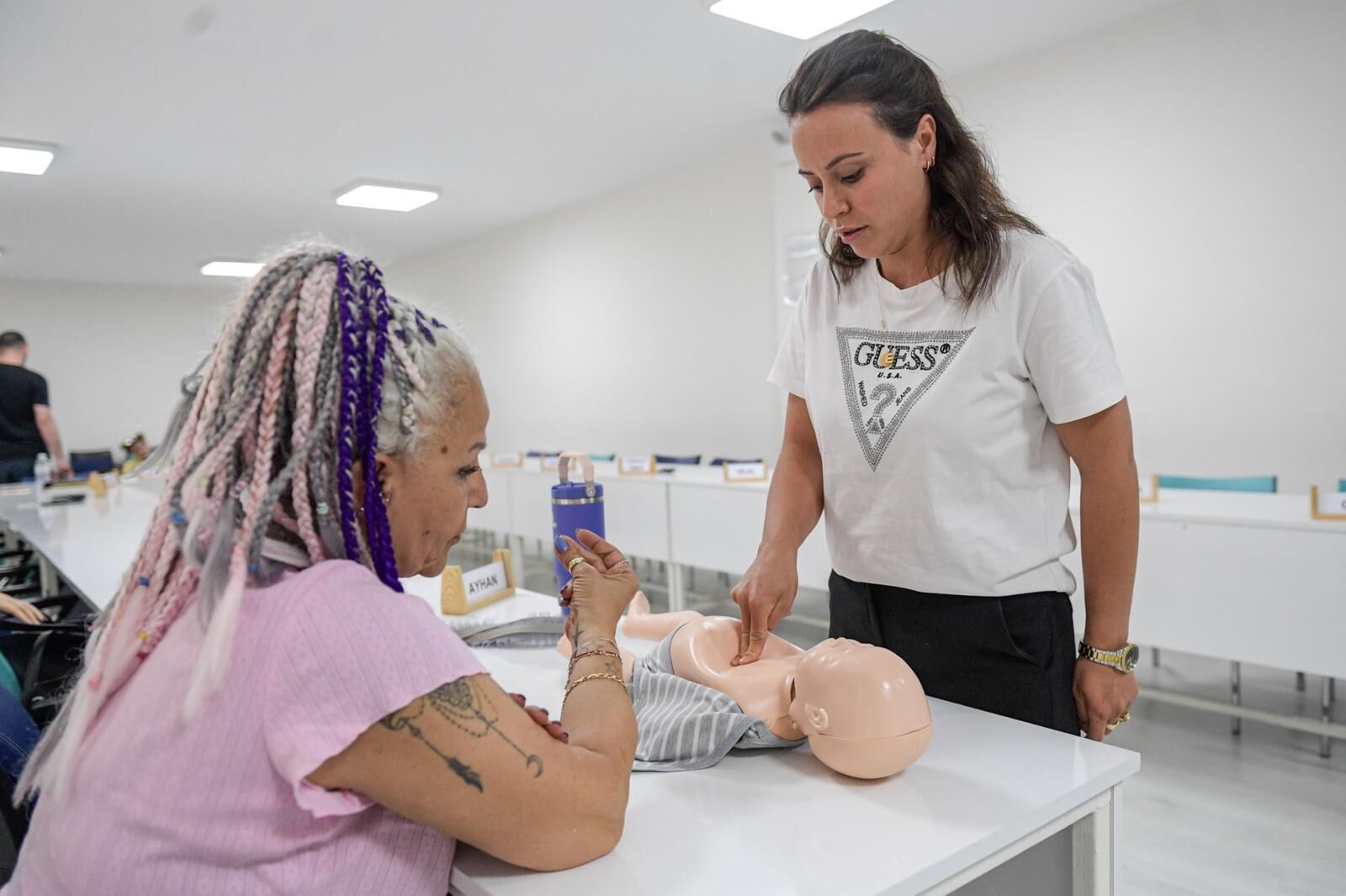 İzmir’de hayat kurtaran eğitimler büyüyor 4 bin 600 kişiye ilkyardım eğitimi