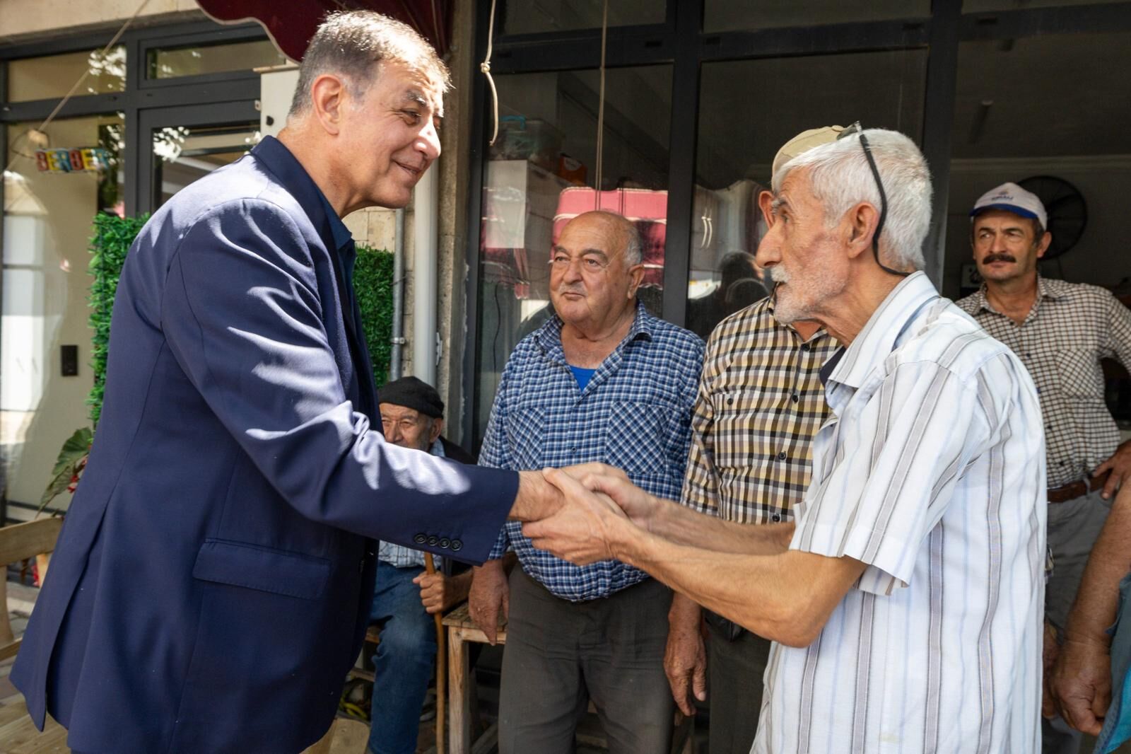 İzmir Büyükşehir Belediye Başkanı Dr. Cemil Tugay, Güzelbahçe programı kapsamında Belediye Başkan Vekili Ayşe Akın'ı ziyaret etti.