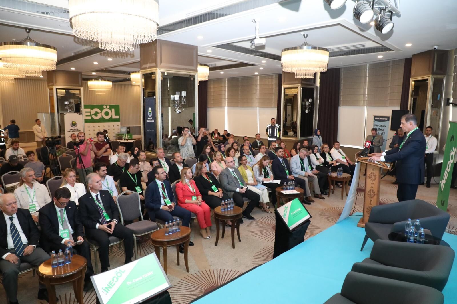 Türkiye Sağlıklı Kentler Birliği Başkanı ve İzmir Büyükşehir Belediye Başkanı Dr. Cemil Tugay, Bursa'nın İnegöl ilçesinde düzenlenen COP İnegöl İklim Değişikliği Yerel Taraflar Konferansı'nda iklim krizine karşı ortak mücadele çağrısında bulundu.
