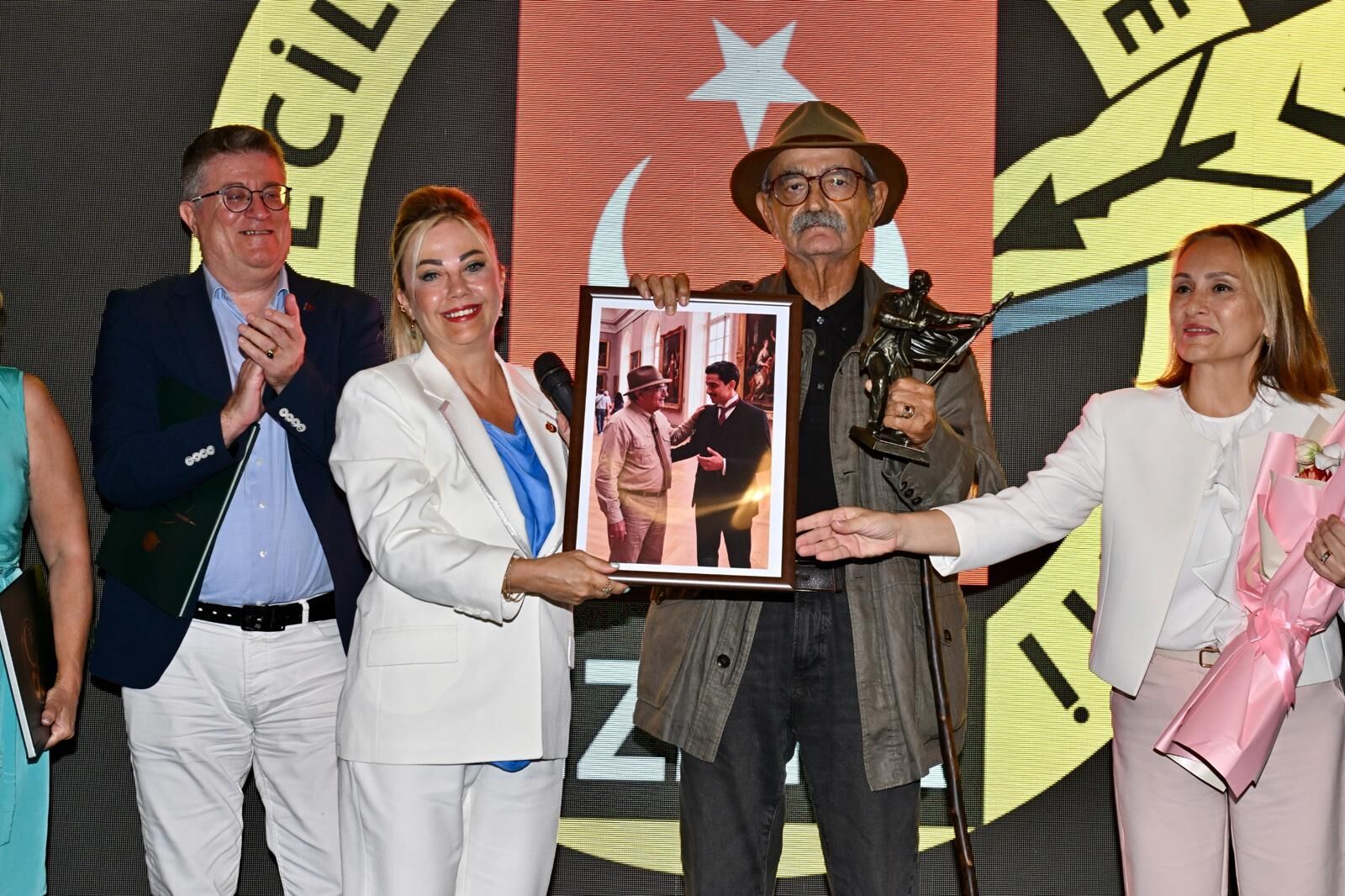 İzmir Gazeteciler Cemiyeti (İGC), 80'inci kuruluş yıl dönümünü düzenlediği kapsamlı programla kutladı. Gecede 9 Eylül Gazetesi'nin 14'üncü kuruluş yılı da kutlanırken, 59. Şehit Gazeteci Hasan Tahsin Gazetecilik Yarışması'nın ödülleri sahiplerini buldu.