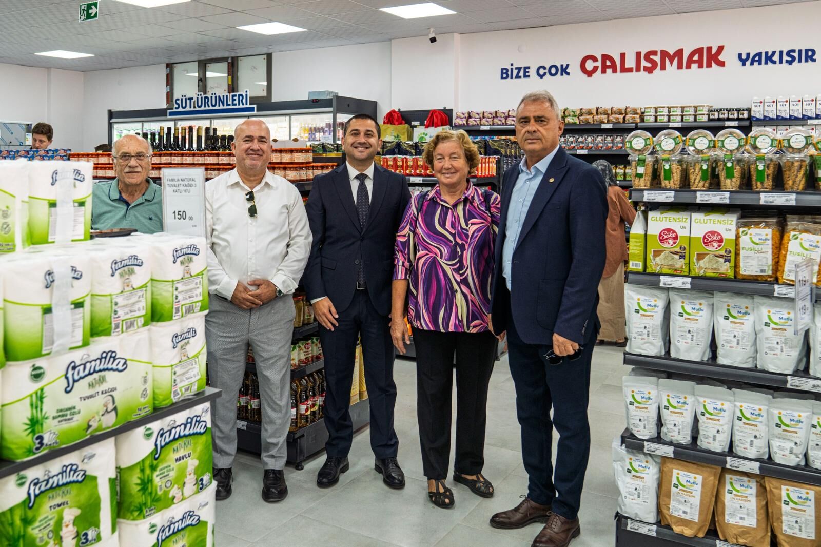 İzmir Büyükşehir Belediyesi'nin iştiraki İZTARIM AŞ tarafından işletilen İZMAR, uygun fiyatlı ve güvenilir alışveriş anlayışını yeni mağazalarla büyütmeye devam ediyor.
