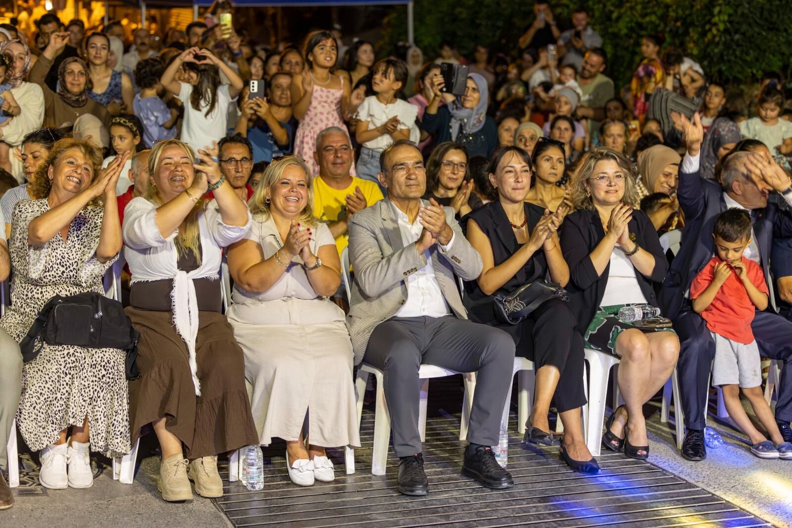 Karabağlar’da yaz akşamı şenliğe dönüştü