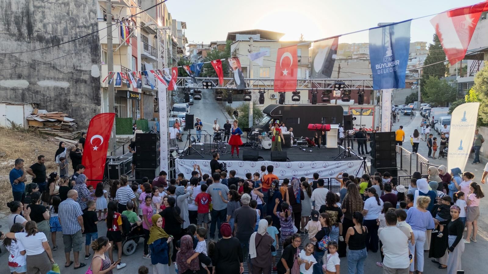 Karabağlar’da yaz akşamı şenliğe dönüştü