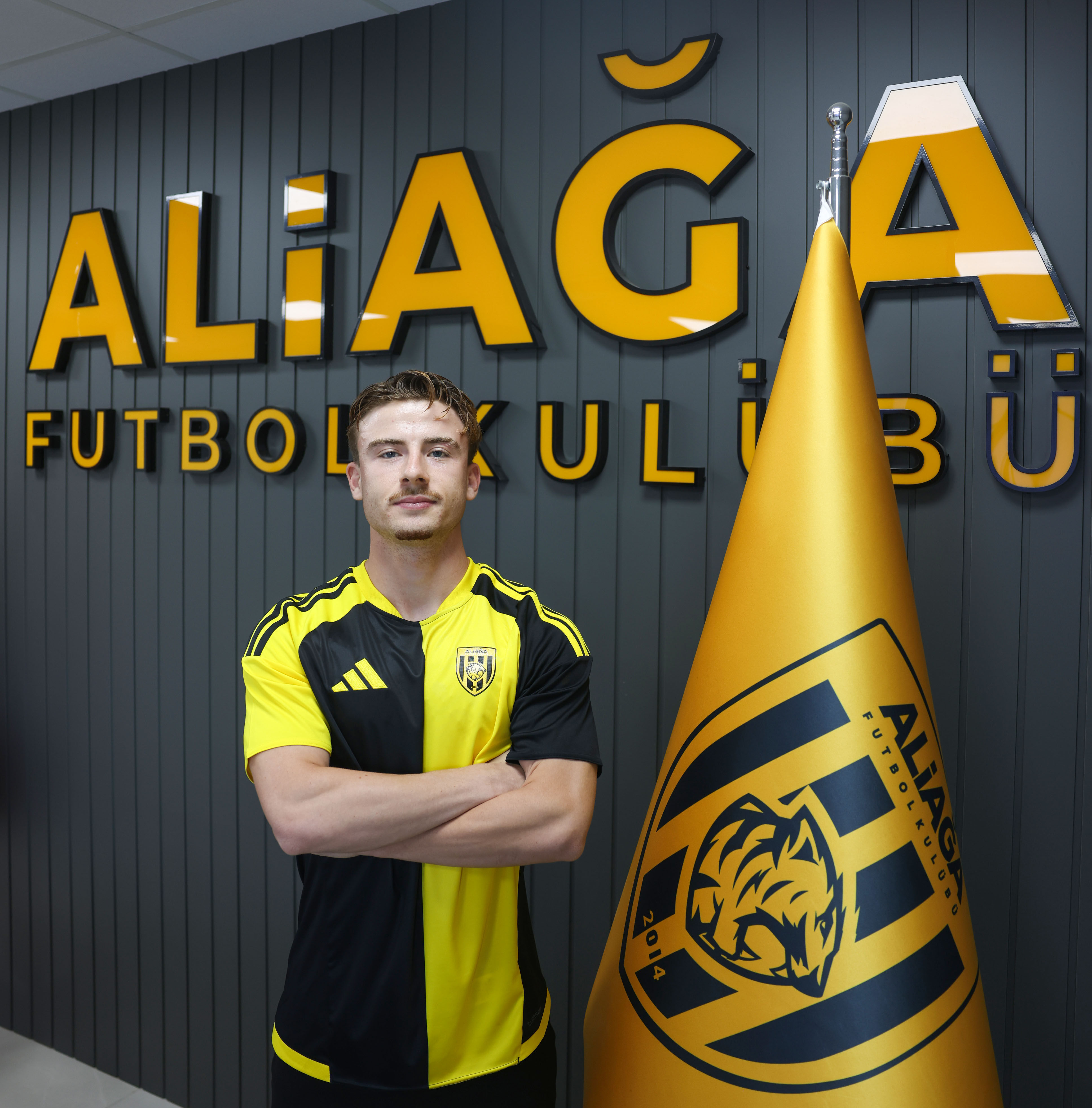 Yeni sezon öncesi kadrosunu güçlendirmeyi sürdüren Aliağa Futbol Kulübü, genç kanat oyuncusu Sercan Demirkıran'ı renklerine bağladı.