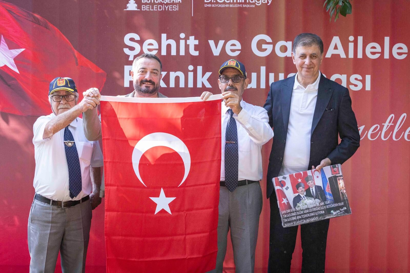 şehit aileleri, gaziler ve aileleriyle Gölcük'te bir araya geldi.