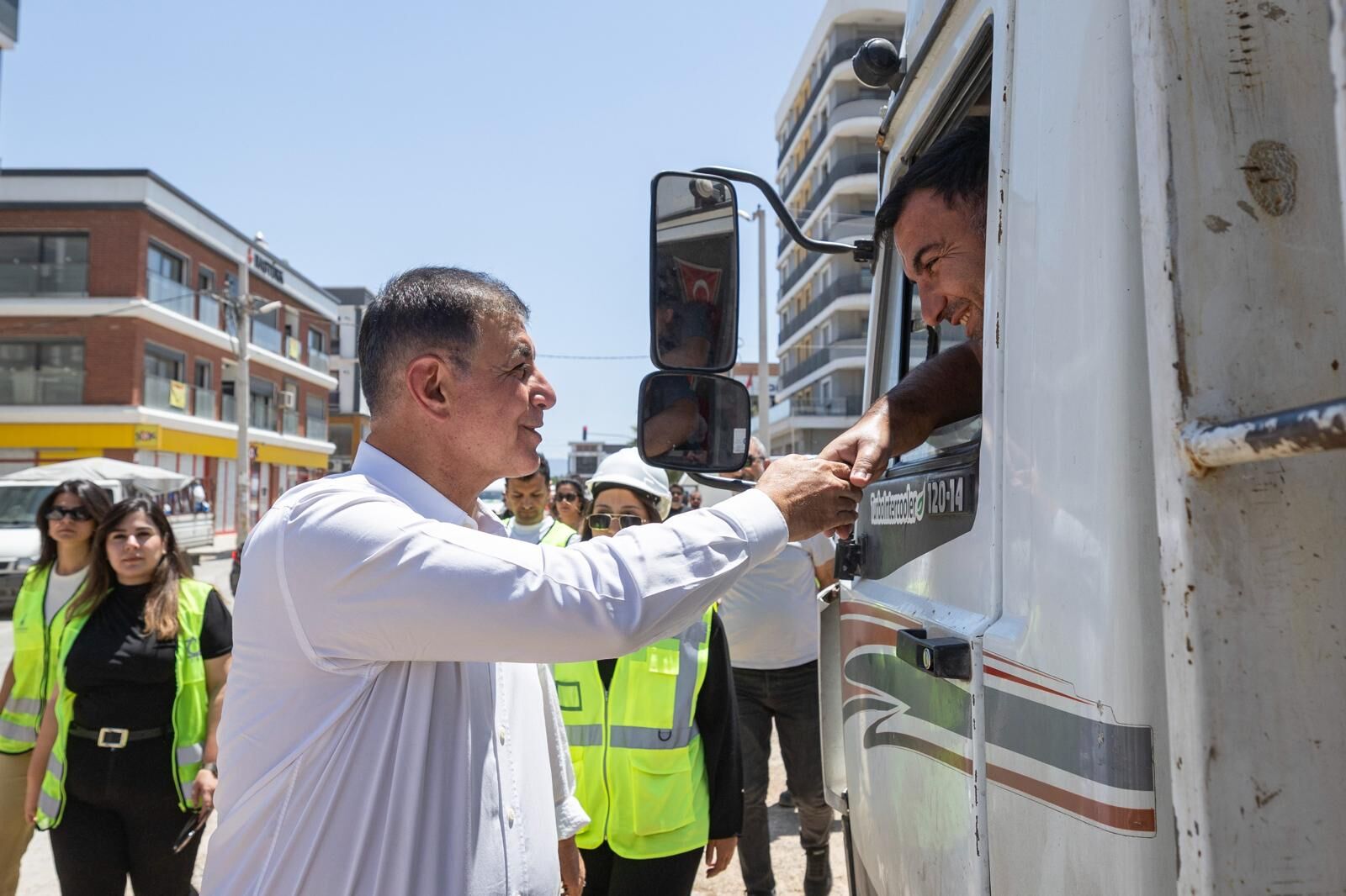 İzmir Büyükşehir Belediyesi İZSU Genel Müdürlüğü'nün Çiğli'nin Balatçık Mahallesi'nde yürüttüğü 350 milyon liralık yağmur suyu ve atık su ayrıştırma projesinde çalışmaların yüzde 37'si tamamlandı.