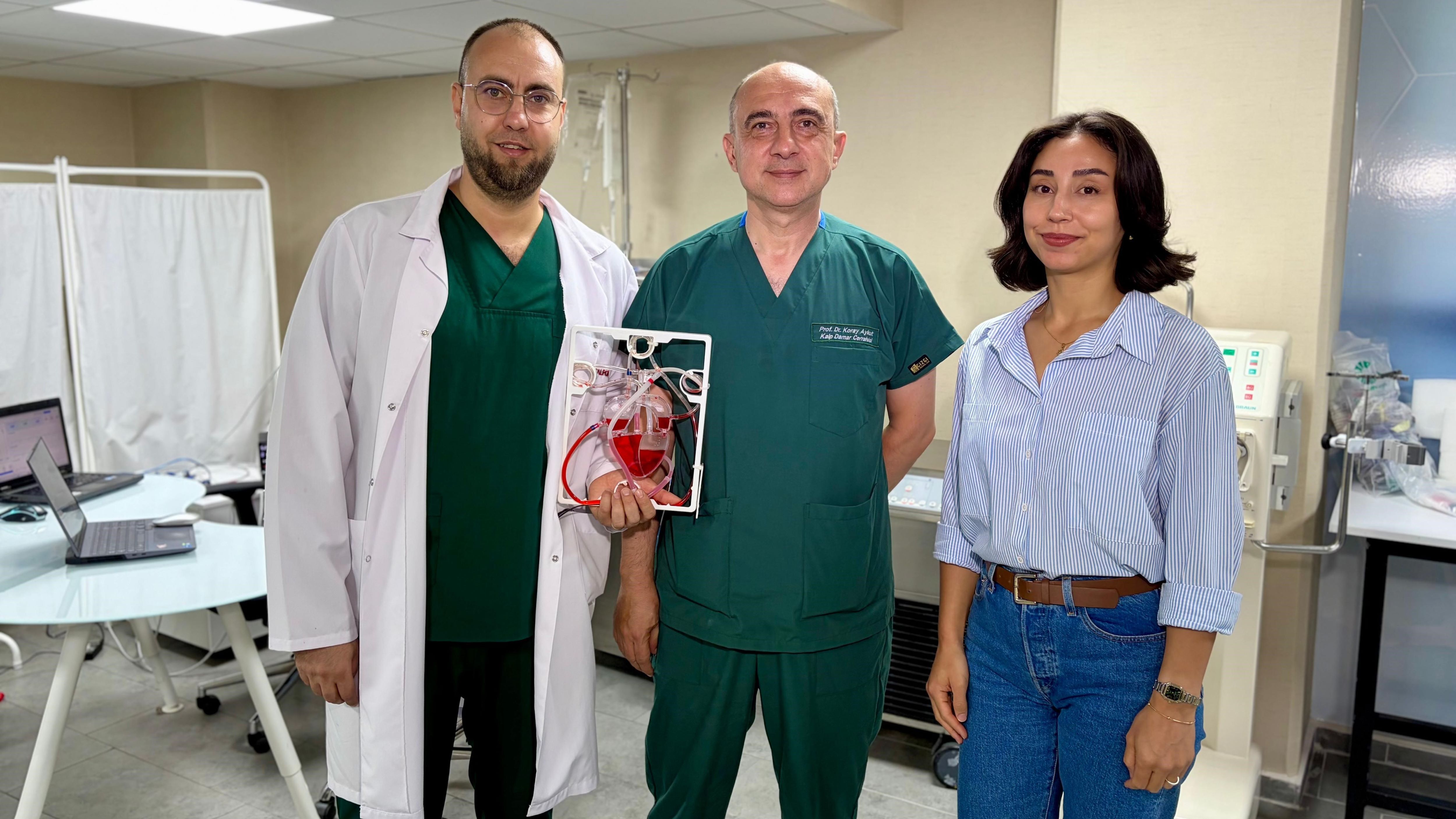İzmir'de bilim insanları tarafından geliştirilen yapay zeka destekli yerli yapay kalp destek sistemi, ileri evre kalp yetmezliği hastaları için yeni bir tedavi alternatifi olmayı hedefliyor.
