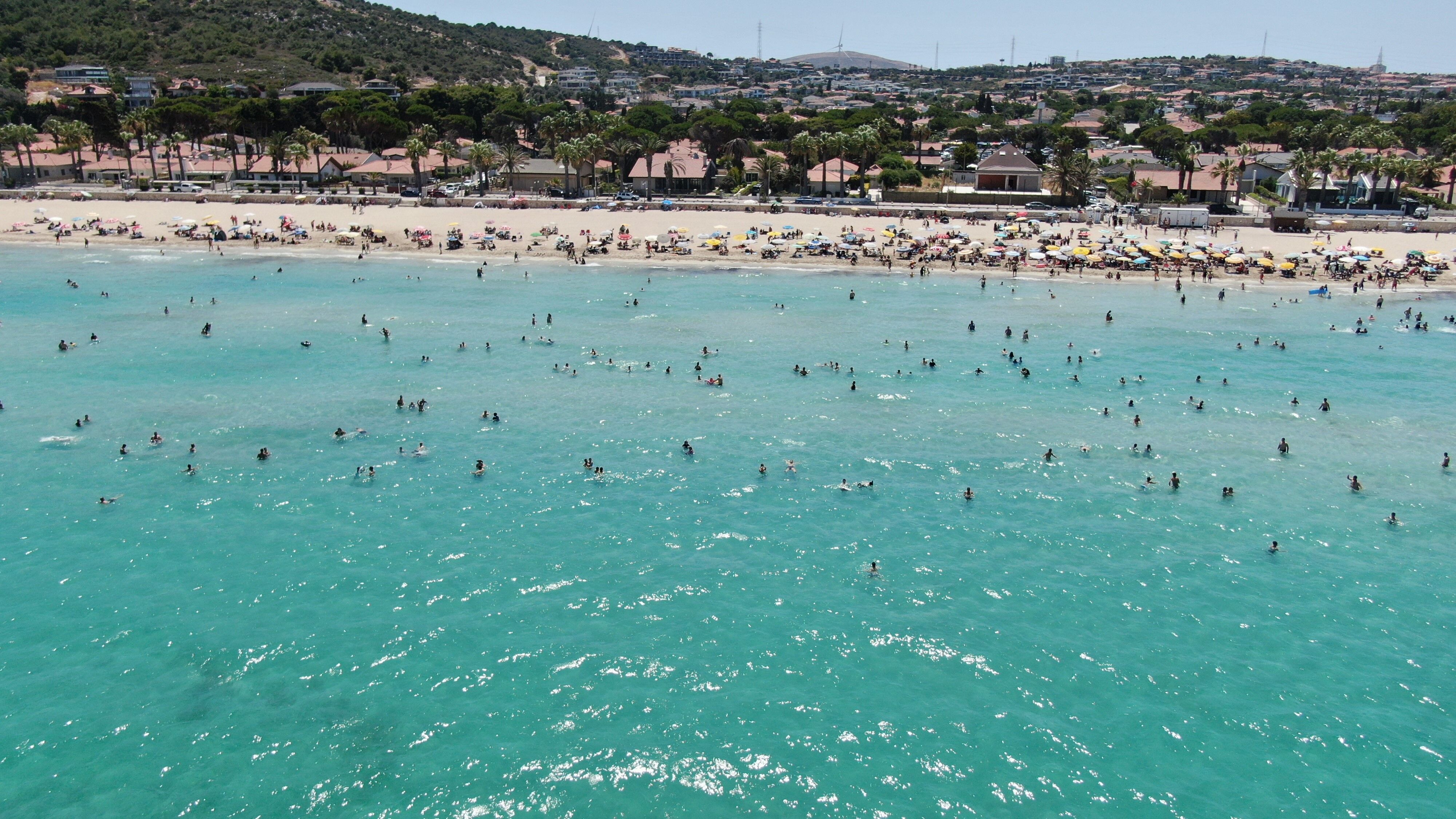 İzmir sıcaktan bunaldı, herkes Çeşme'ye koştu!