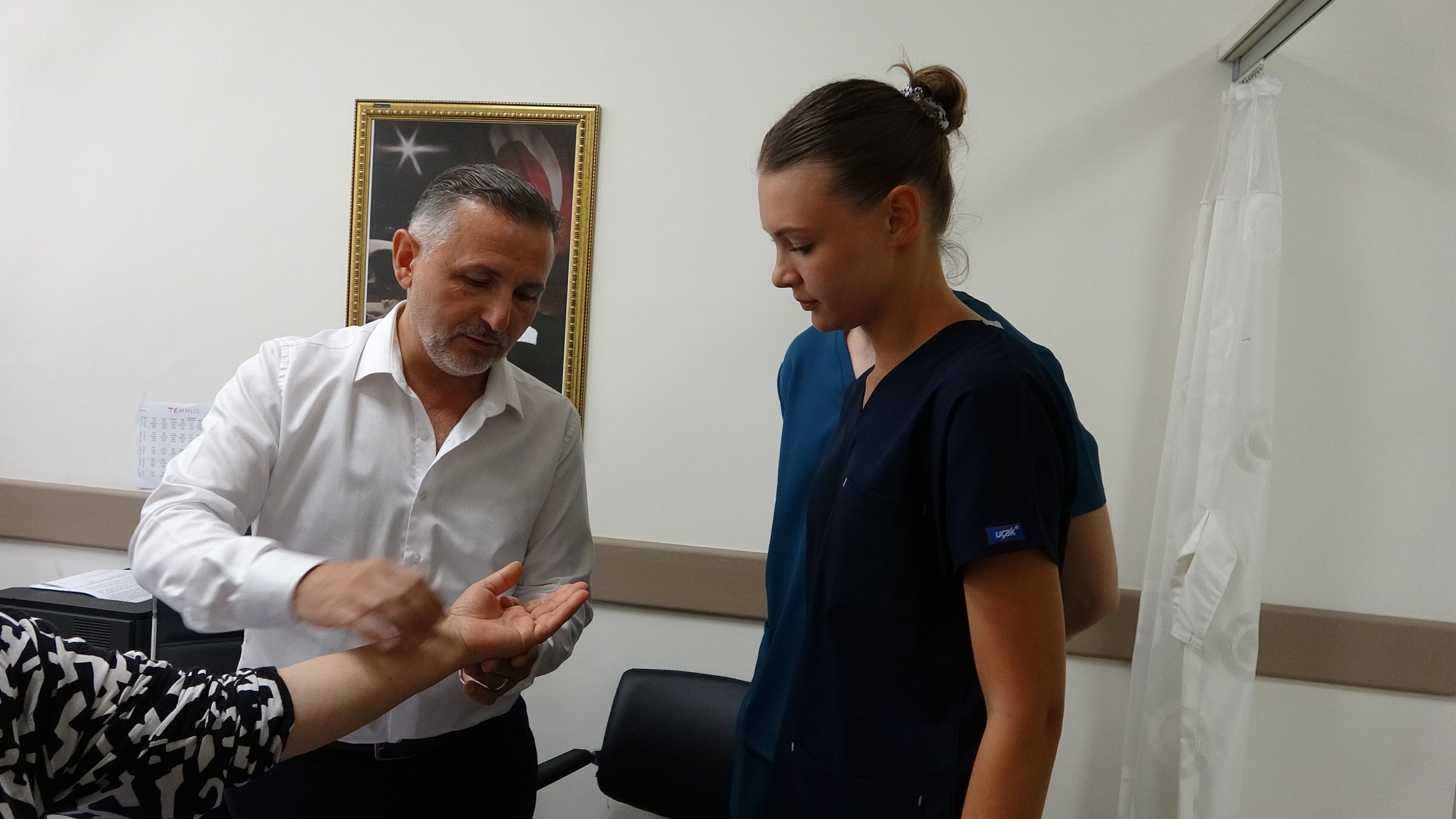 Karadeniz'de fındık hasadı yaklaşırken, uzmanlar hasat sırasında yaşanabilecek yaralanmalara karşı üreticileri uyardı.