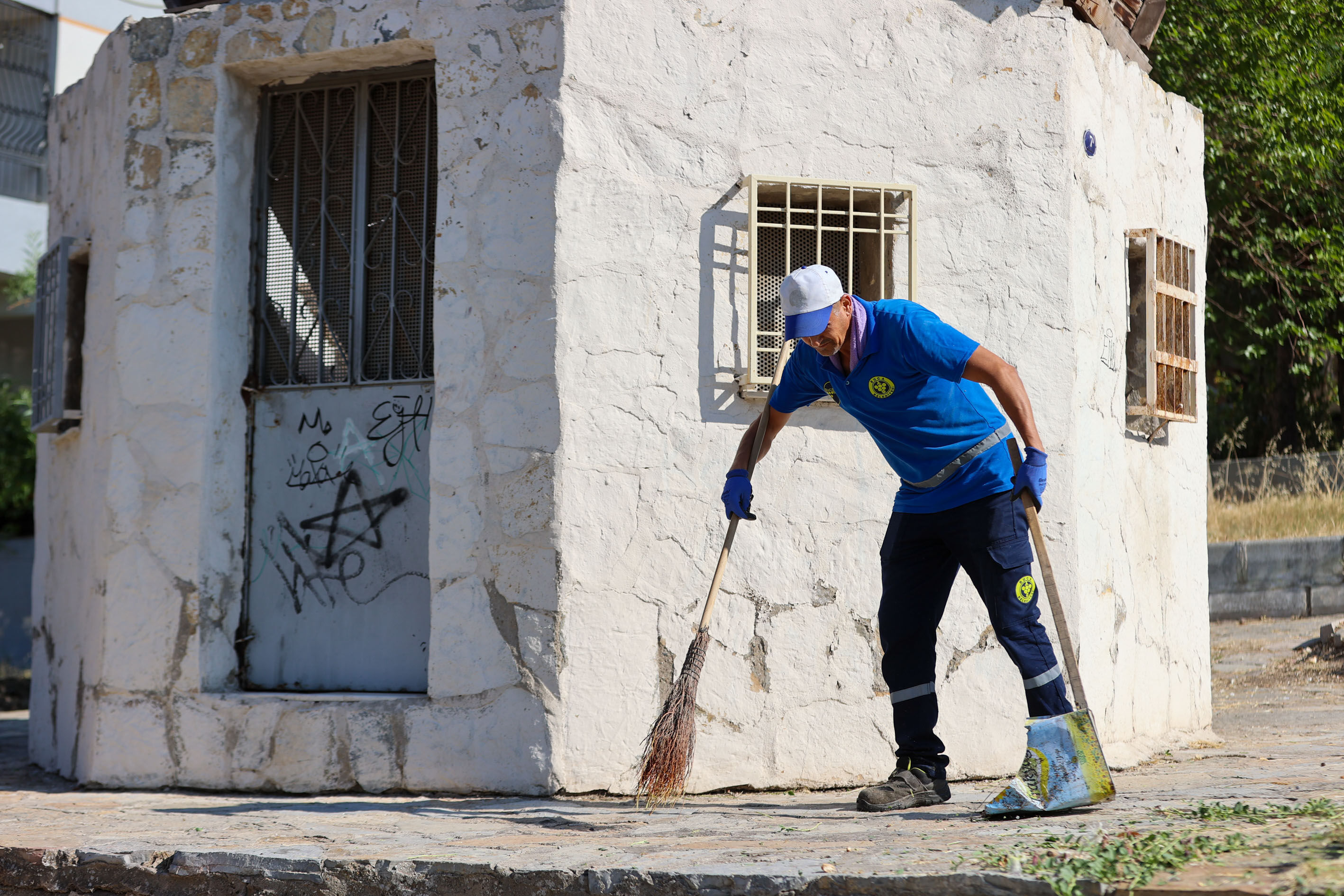 Buca’da Yaz Temizliği Hız Kesmeden Sürüyor6